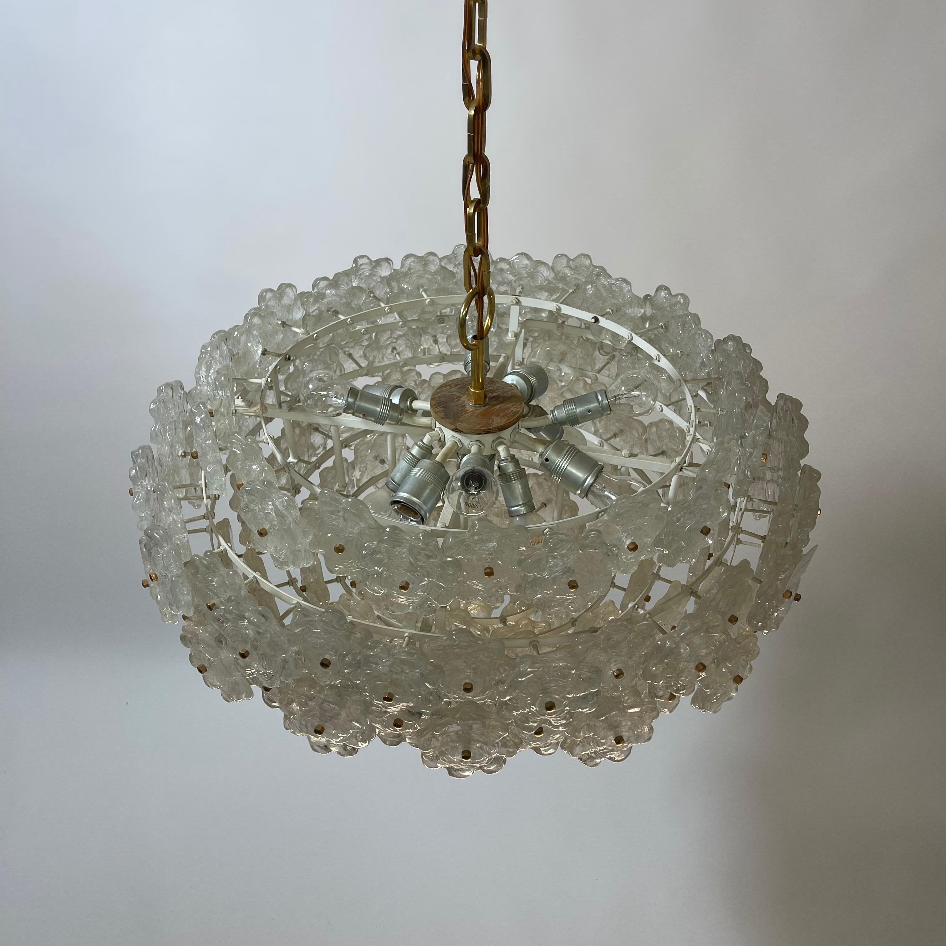 Large Kalmar Lucite Brass Chandelier 1970s For Sale 3