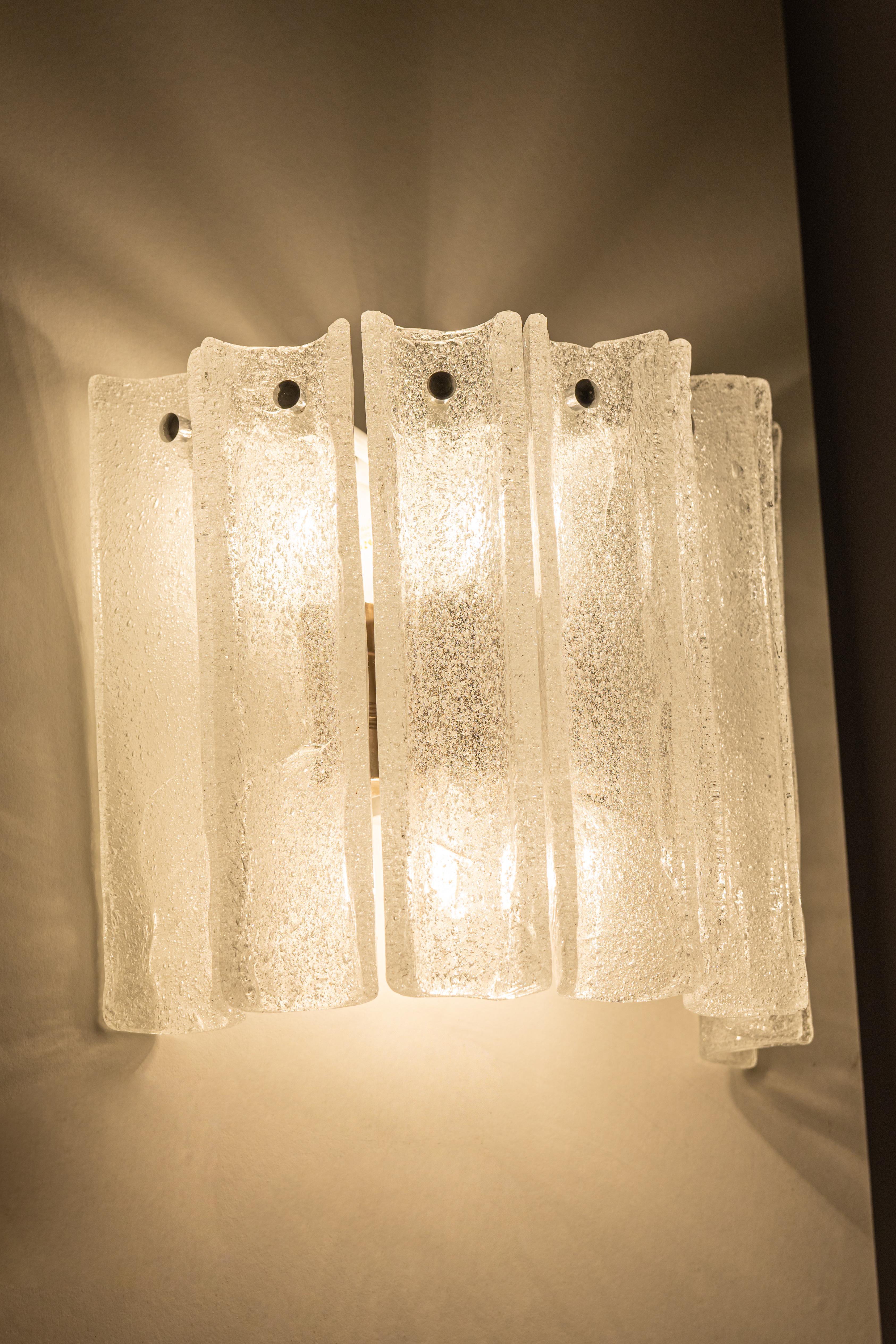 Wonderful mid-century wall sconce with ice glass, made by Kalmar, Austria, manufactured, circa 1960-1969.
High quality and in very good condition. Cleaned, well-wired and ready to use.  

The fixture requires 5 x E14 Small bulbs with 40W max each