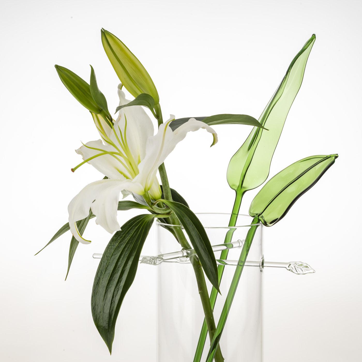 Taking inspiration from the traditional Japanese women's hairstyle, this vase is an exquisite example of modern aesthetic and traditional craftsmanship and a captivating statement in a modern living room or entryway decor. Fashioned of clear