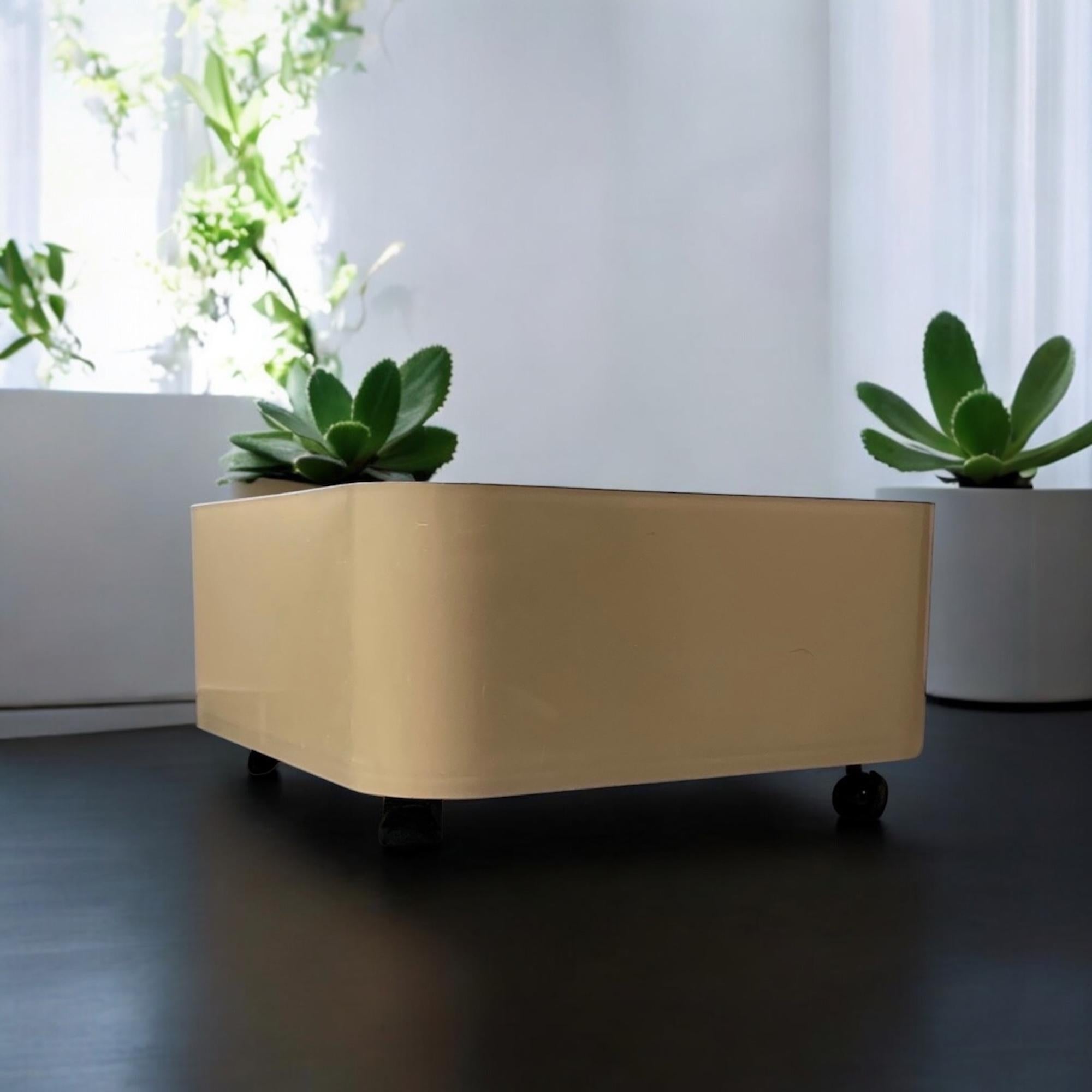 Large Kartell Planter Container 4682  from Anna Castelli, 1960s In Good Condition For Sale In San Benedetto Del Tronto, IT