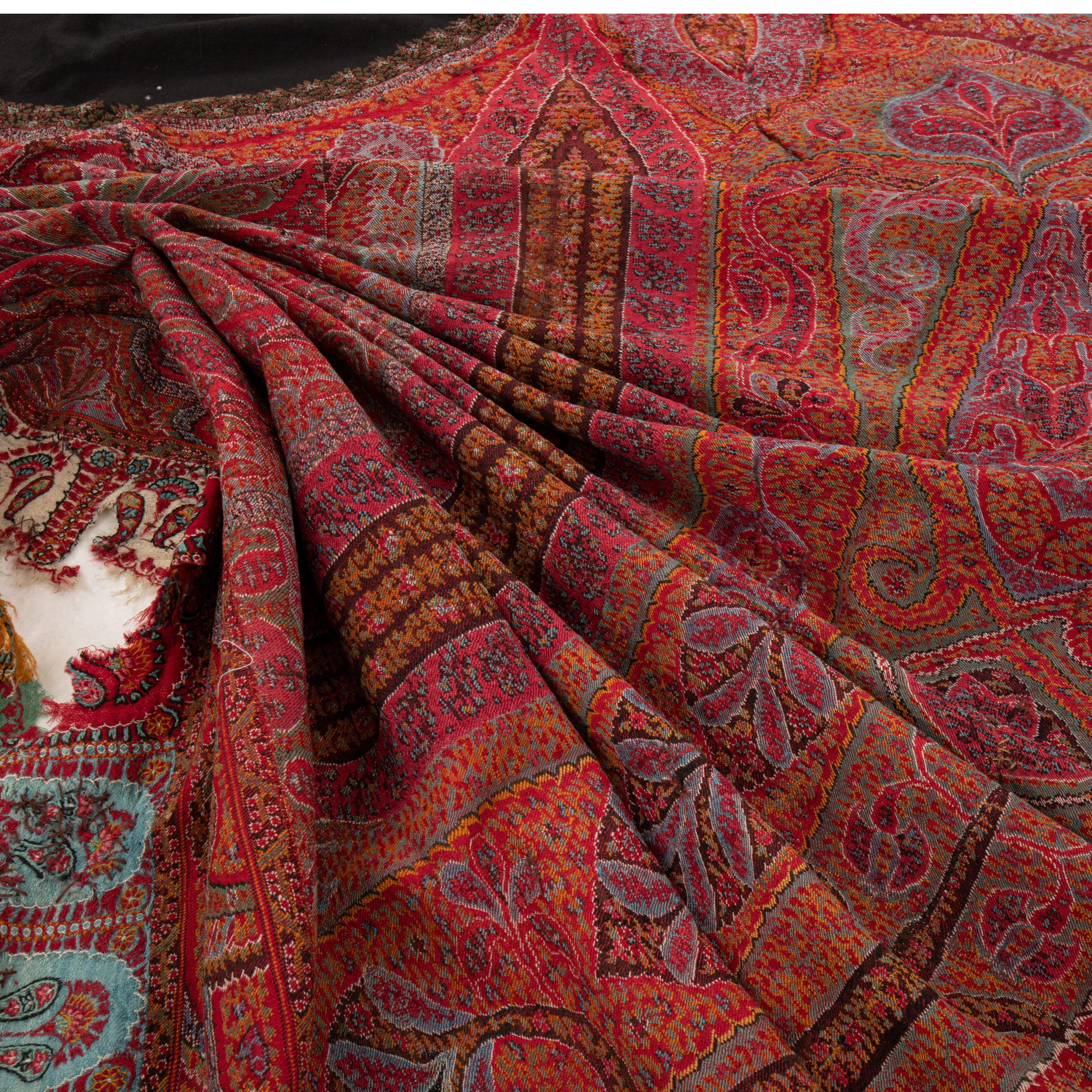 Large Kashmir Shawl, India, 19th C For Sale 6
