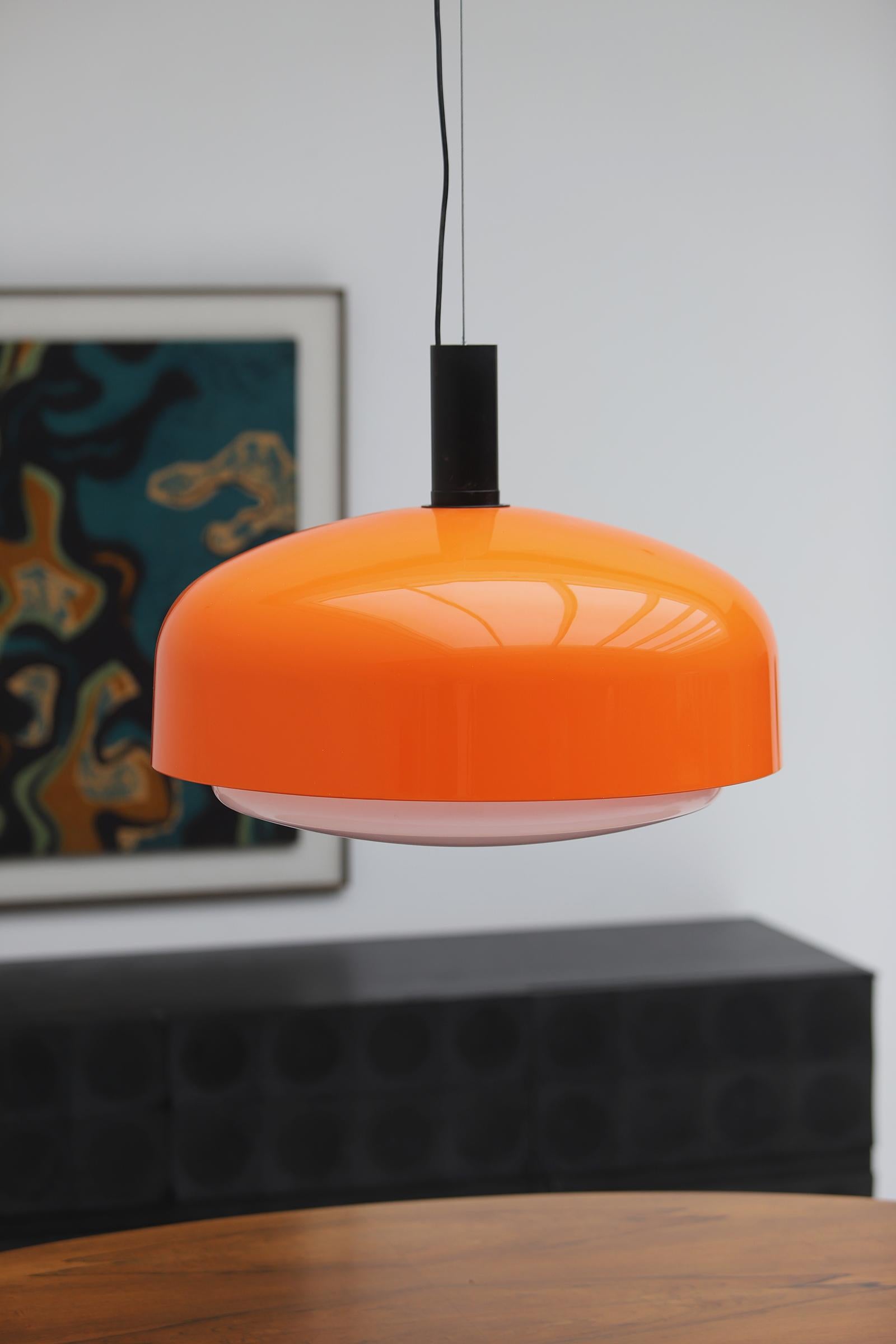 Italian Large KD62 pending lamp by Eugenio Gentili Tedeschi designed for Kartell in 1965 For Sale