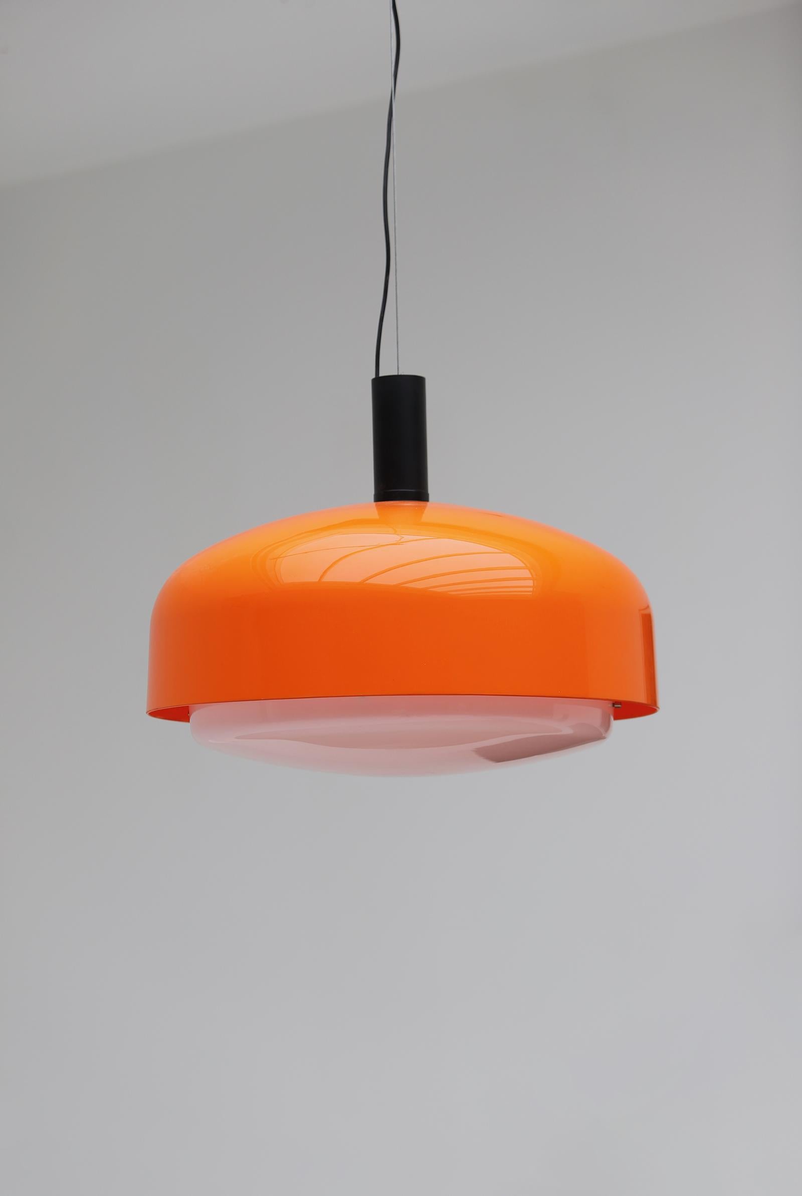 Mid-20th Century Large KD62 pending lamp by Eugenio Gentili Tedeschi designed for Kartell in 1965 For Sale