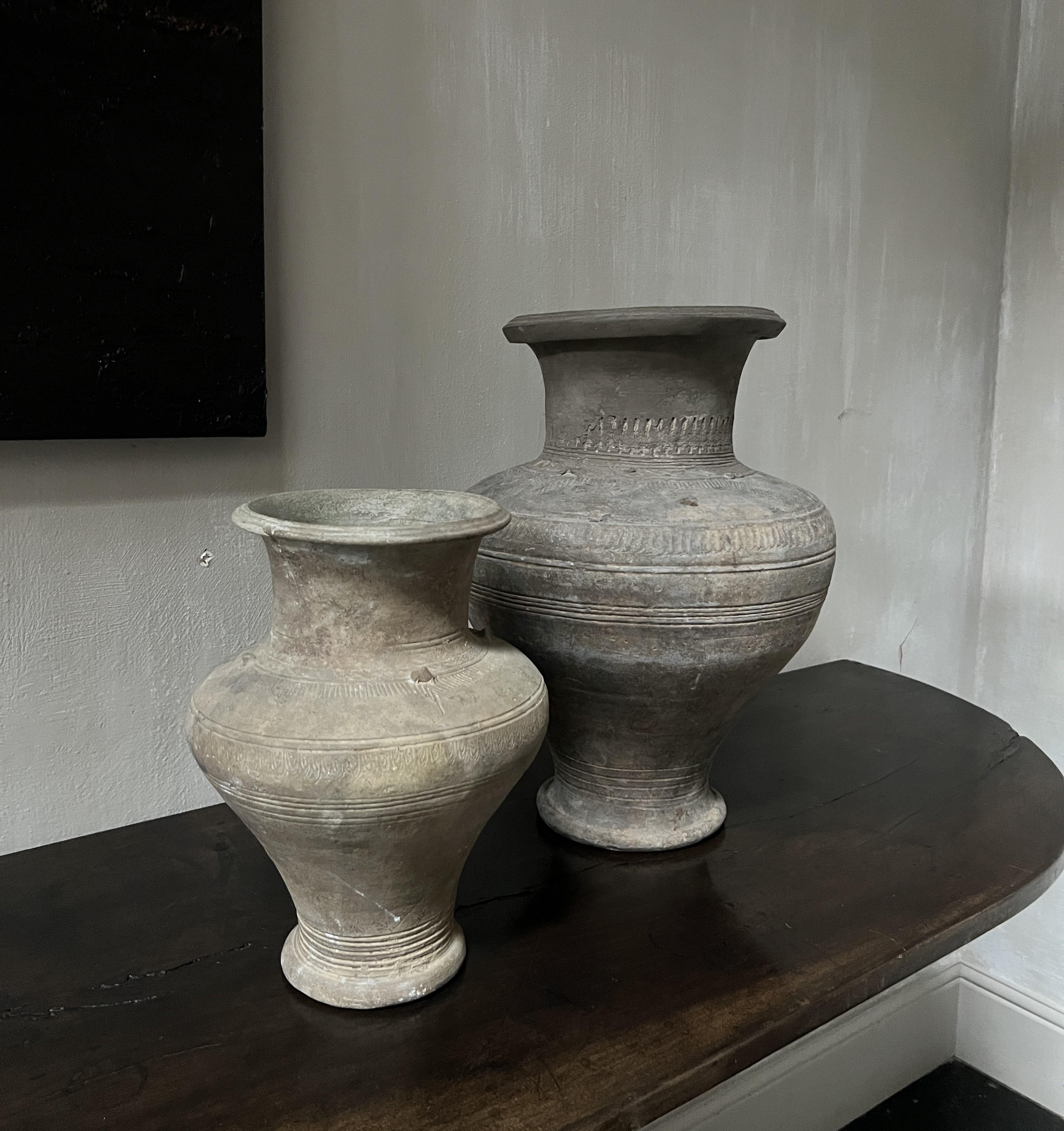Fait main Grand vase urne cambodgien en vente