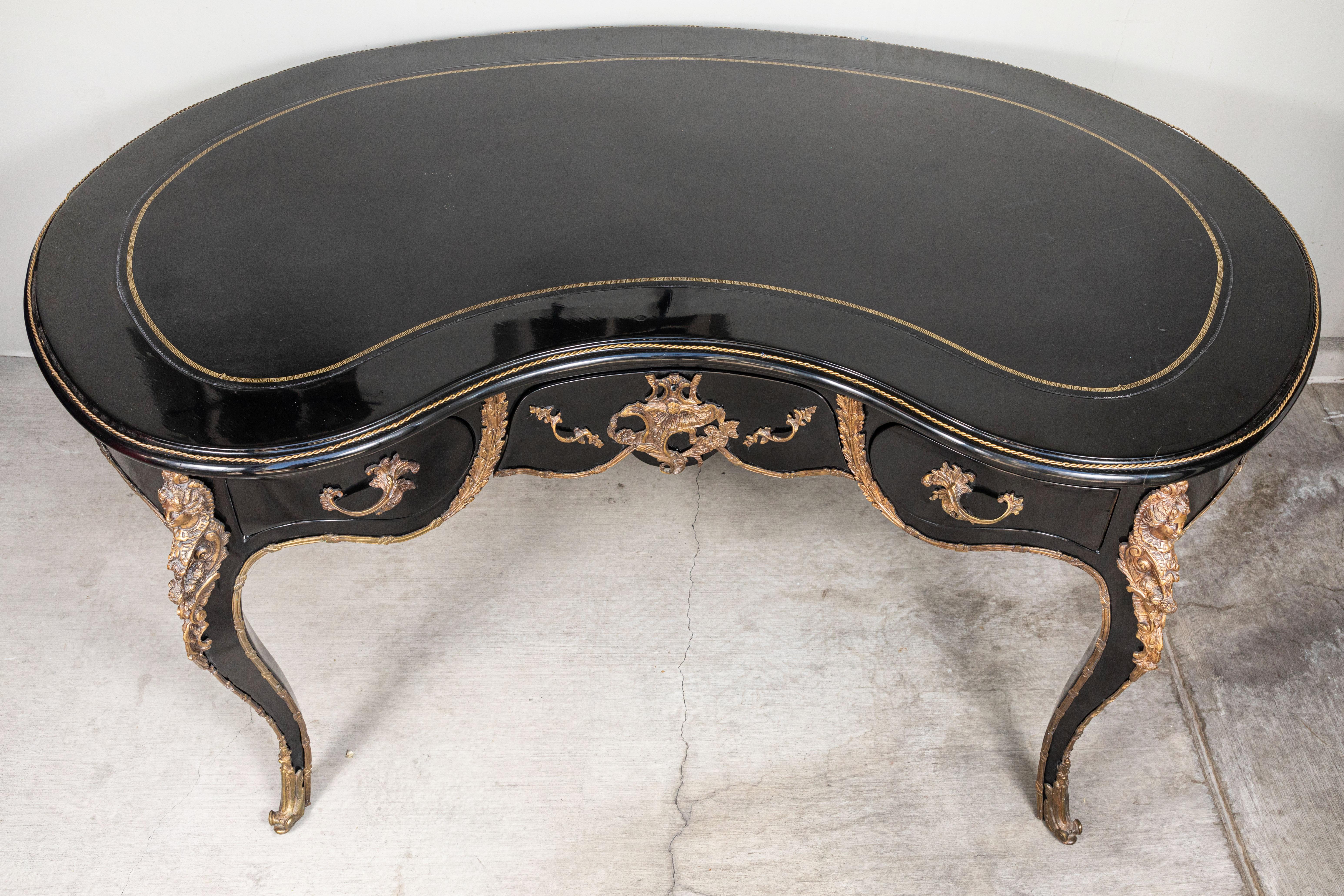 Large Kidney Shape black Lacquered French Desk In Good Condition In Pasadena, CA
