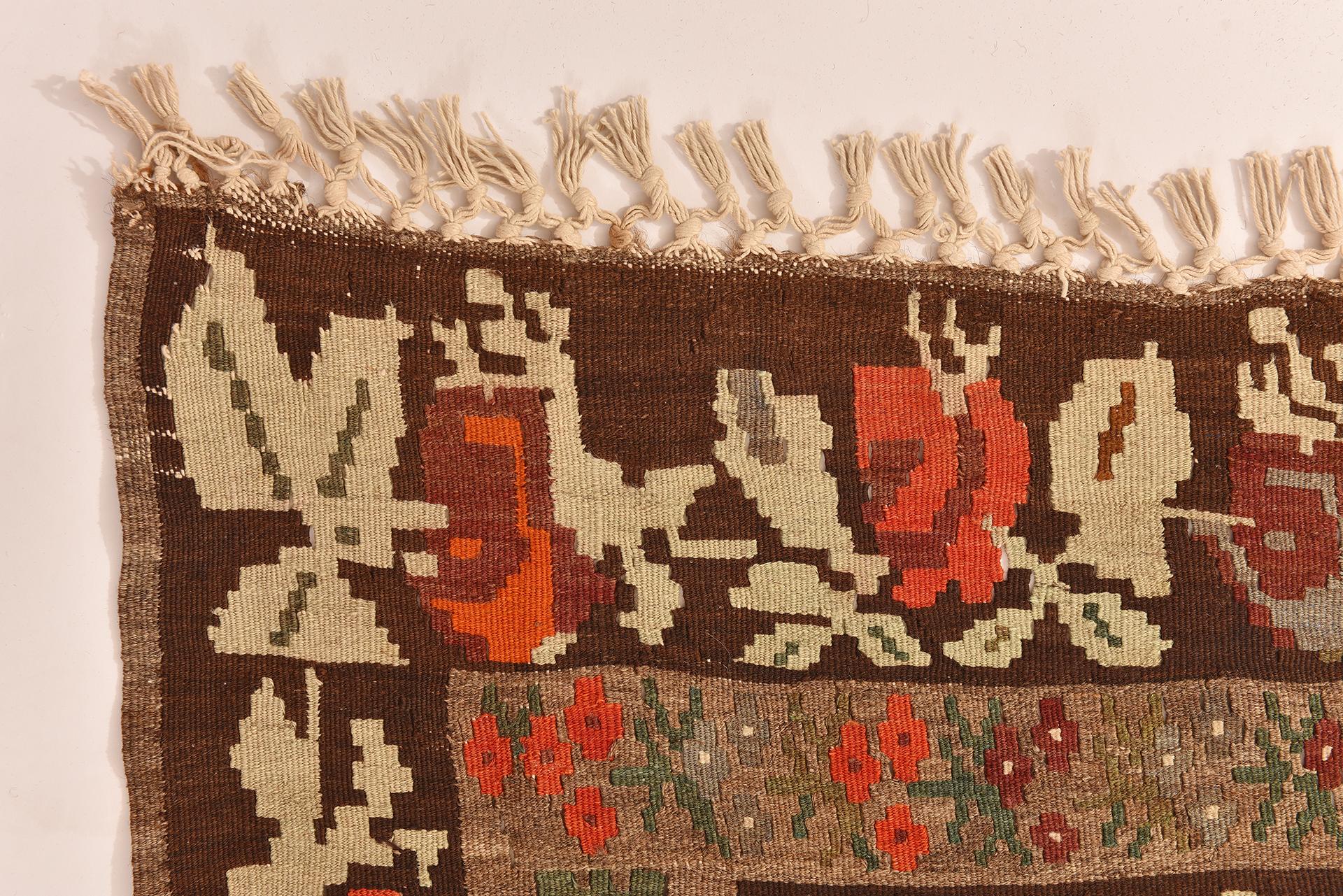 Large kilim KAREBAGH  In Excellent Condition For Sale In Alessandria, Piemonte