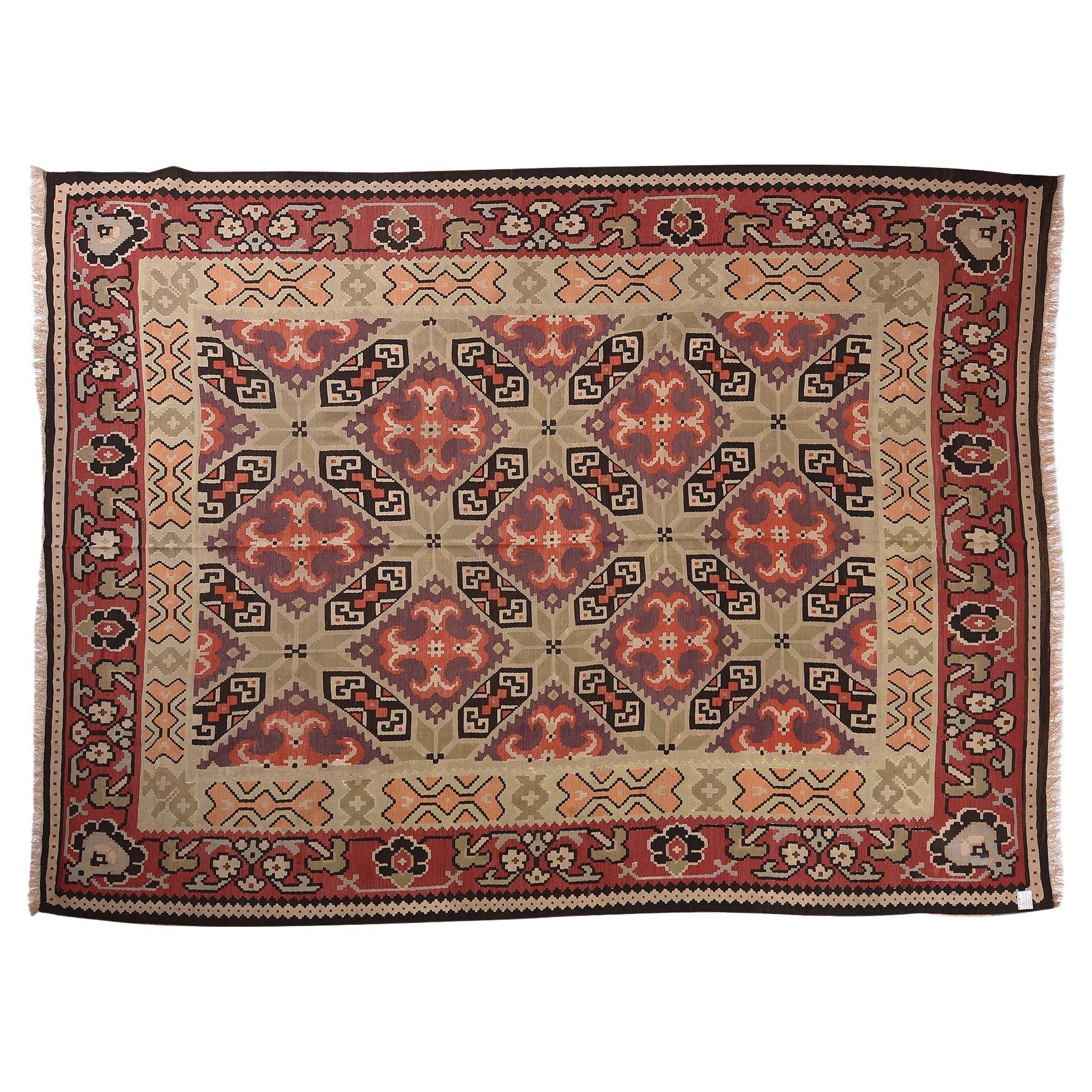 nr. 617 - Interesting large kilim from Pirot, a town in south-eastern Serbia 100 km. from the border with Bulgaria and famous for its wool.
It was certainly intended for an important dwelling: house or tent.
The pastel colors are pleasant, the