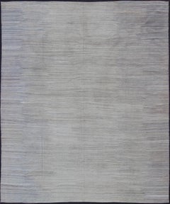 Grand tapis Kilim bleu clair, gris clair et crème avec un design moderne minimaliste