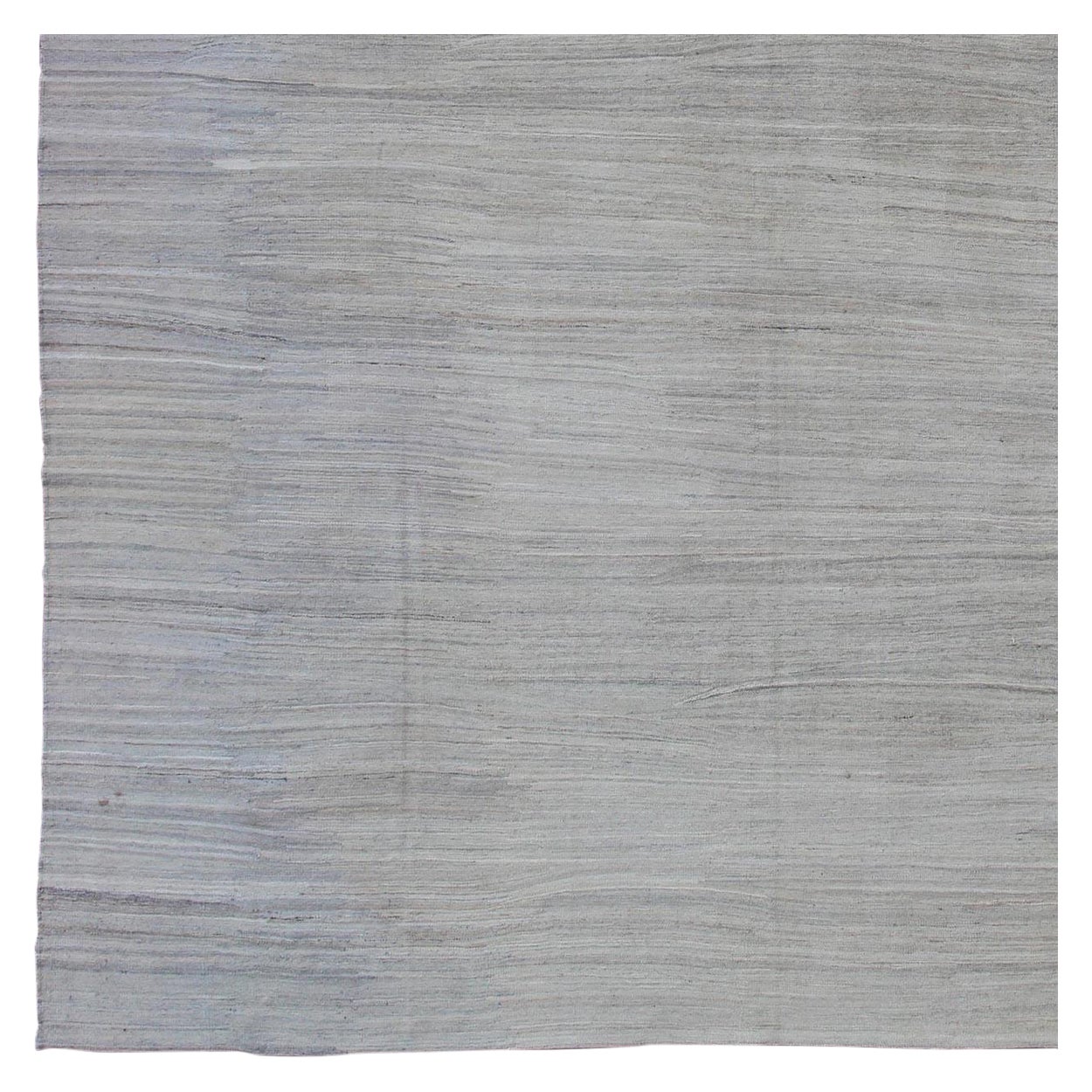 Tappeto Kilim grande in azzurro, grigio chiaro e crema con design moderno e minimalista