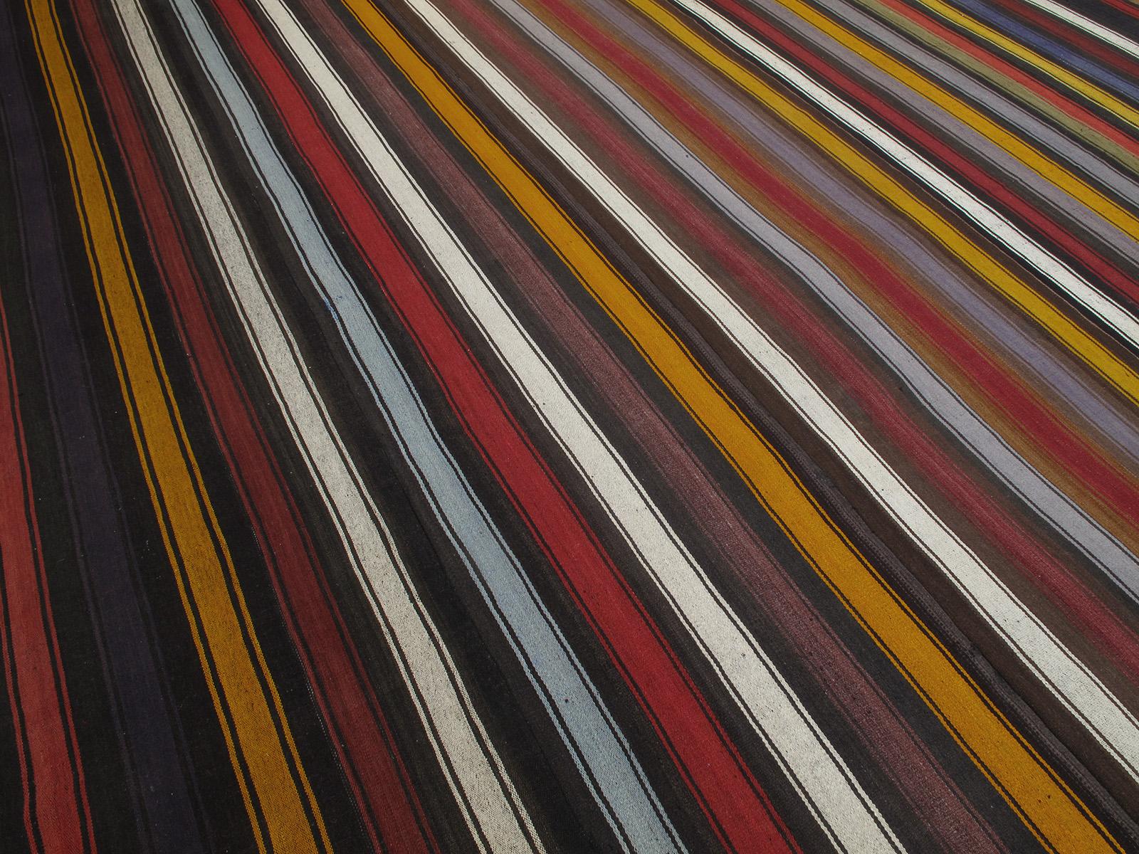 Kilim grande con bandas verticales 'DK-114-53 Turco en venta