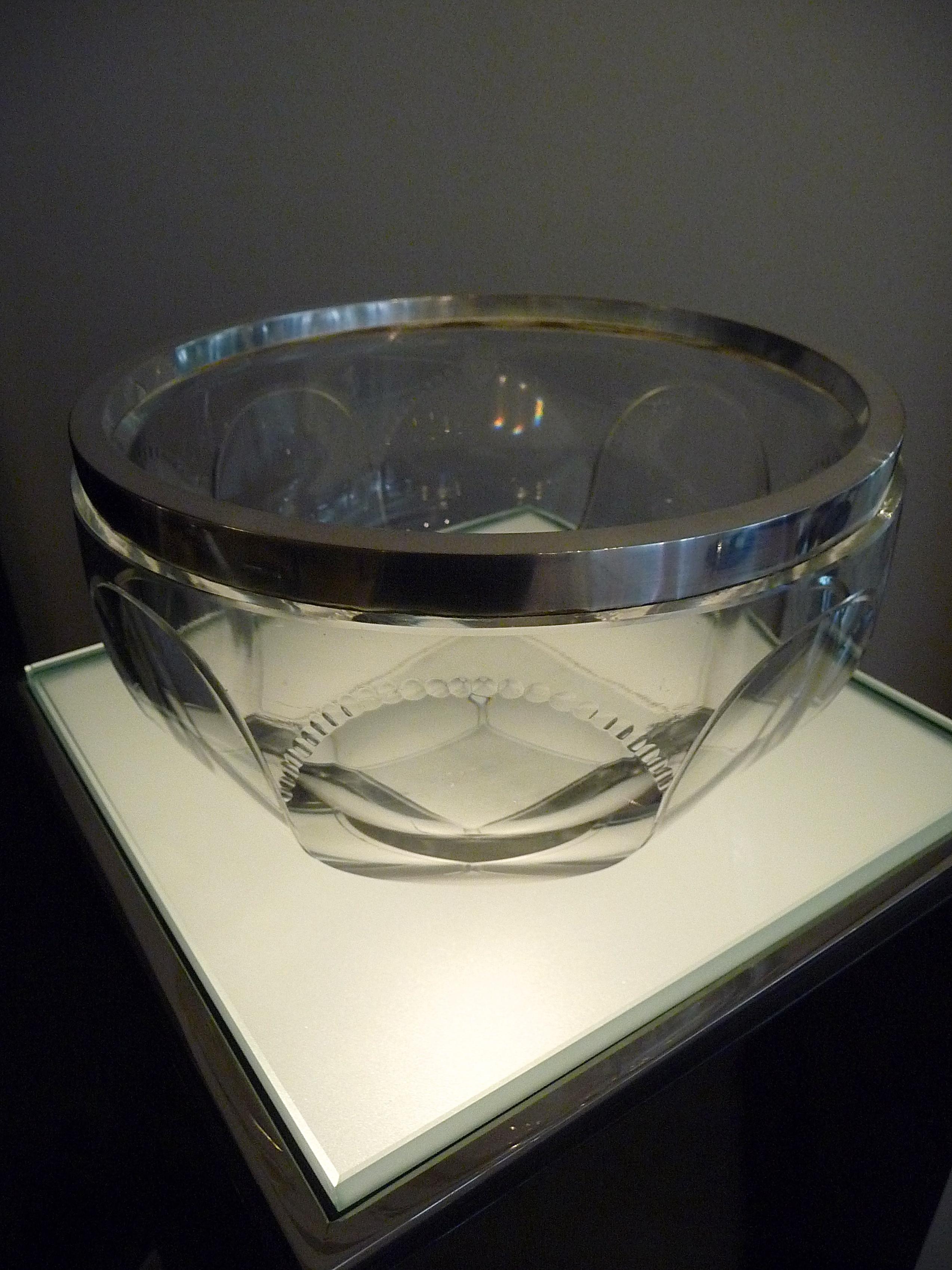 Art Deco Large Faceted Crystal Bowl with Silvered Frame by Kirby Beard and Co. In Excellent Condition For Sale In Bochum, NRW