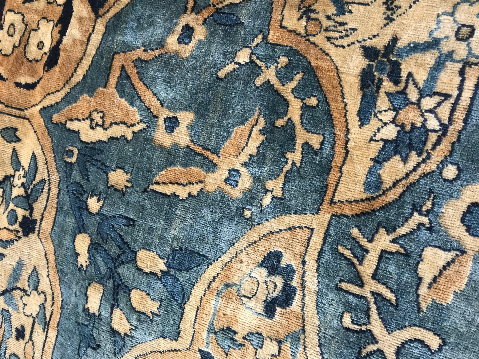 Doris Leslie Blau Großer authentischer Kirman Handgefertigter Wollteppich aus Wolle (20. Jahrhundert) im Angebot