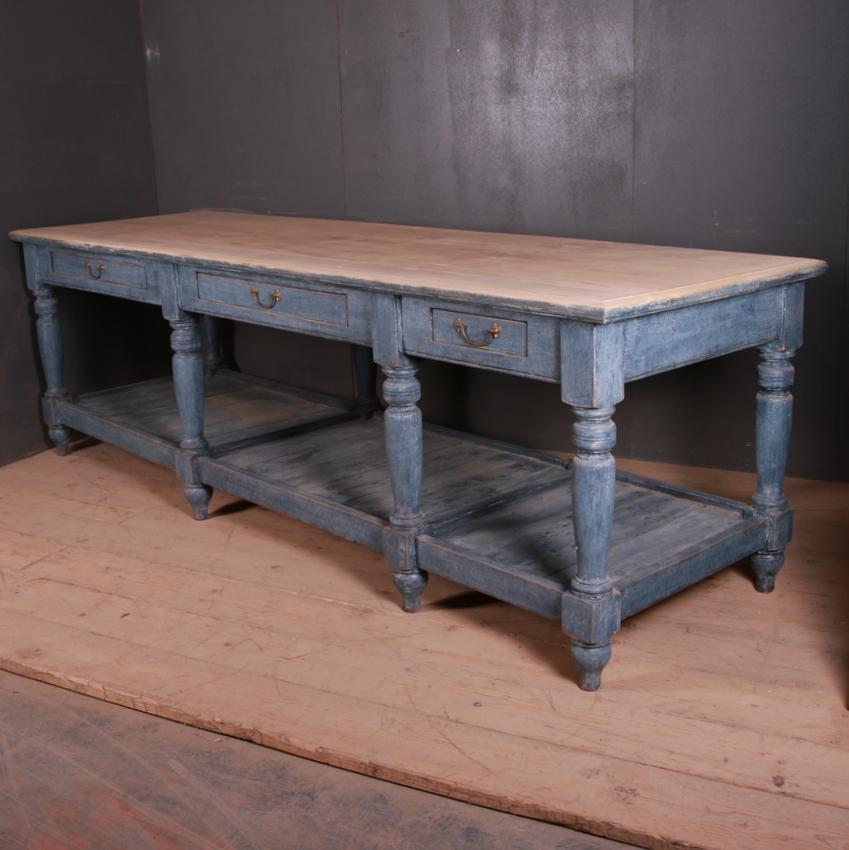 Huge 19th century English painted kitchen prep table. Wonderful scrubbed top, 1880

Dimensions:
116.5 inches (296 cms) wide
36 inches (91 cms) deep
36 inches (91 cms) high.
 
   