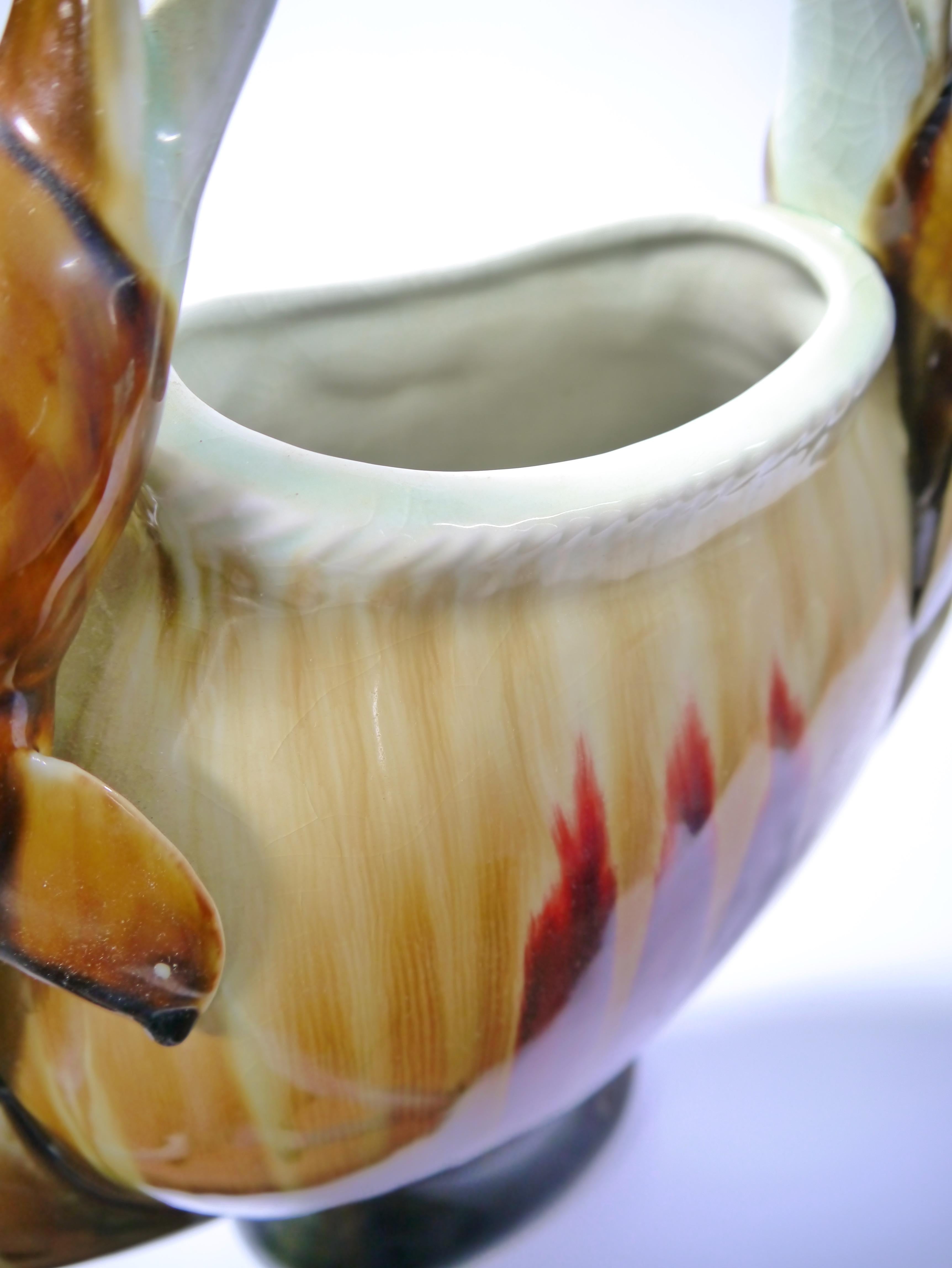 Große kitschige Vase aus chinesischem Porzellan mit Delphin-Ornamenten:: 1950er Jahre im Angebot 2