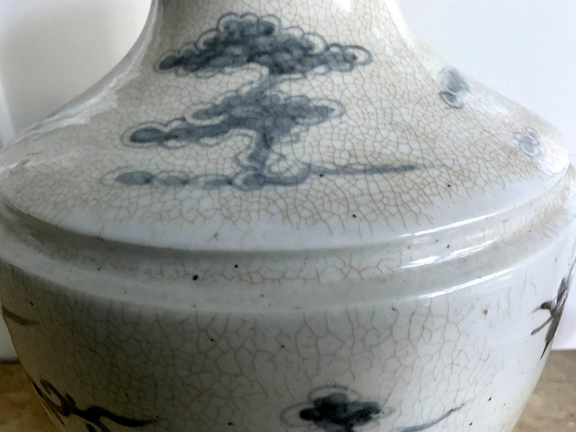 Große koreanische blau-weiße Vase mit Phoenix-Design im Angebot 3