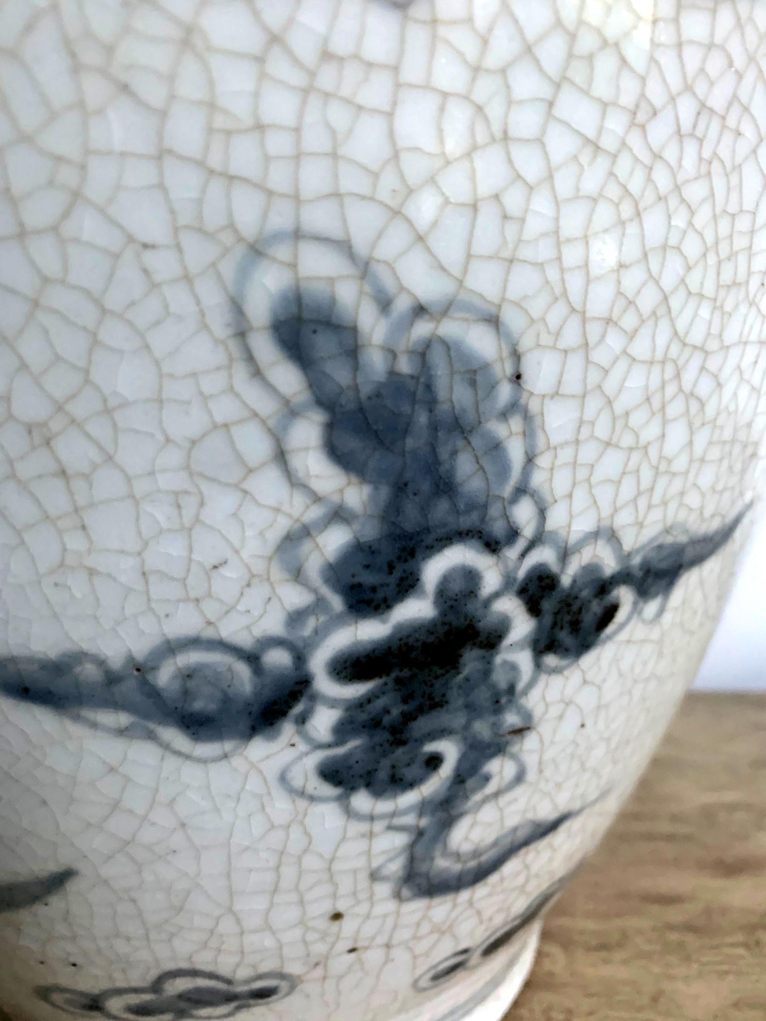 Große koreanische blau-weiße Vase mit Phoenix-Design im Angebot 8