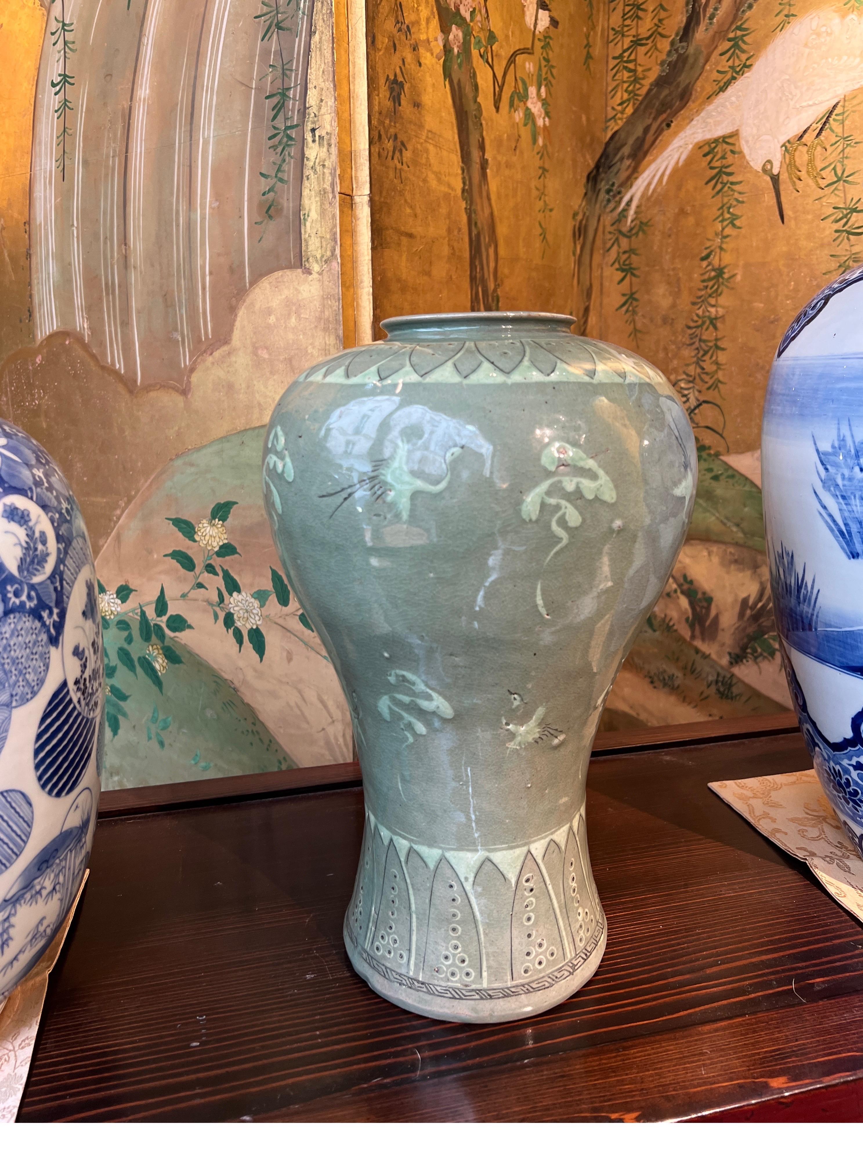 Große koreanische Celadon-Keramikvase, Korea, 19. Jahrhundert (Koreanisch) im Angebot