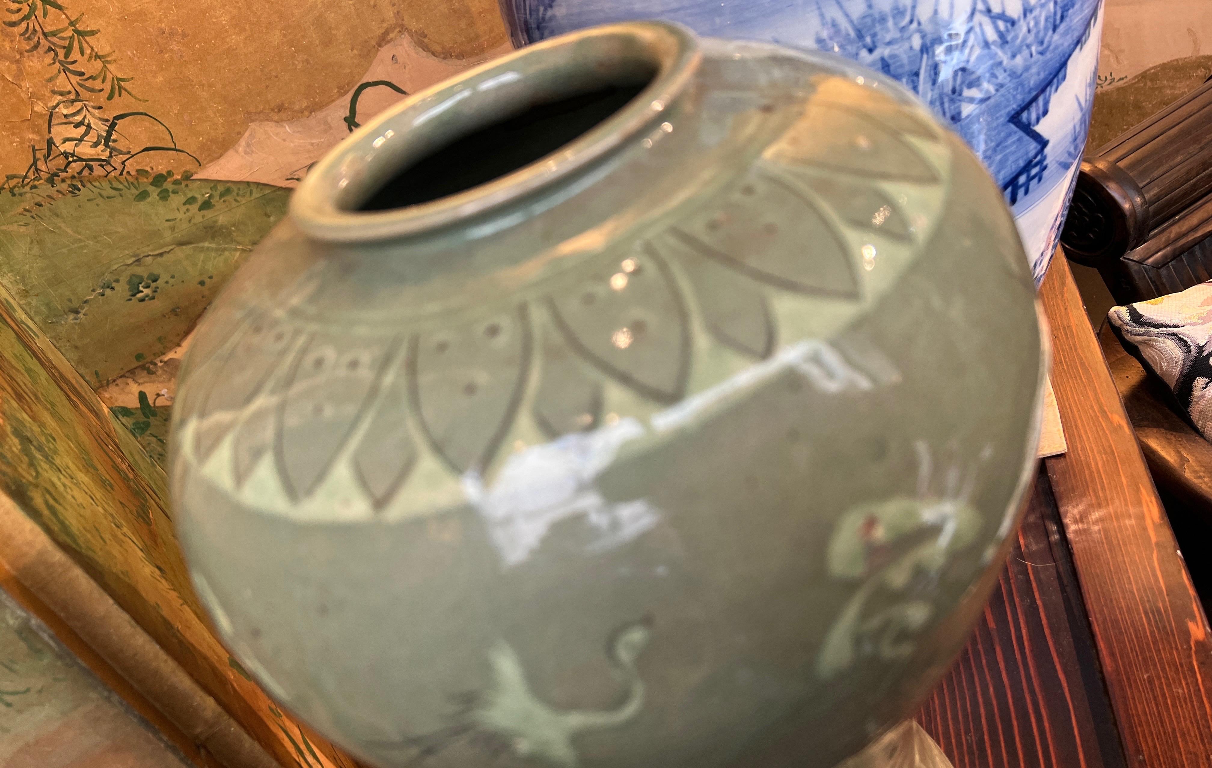 Grande vaso coreano in ceramica celadon, Corea, 19° secolo in vendita 2