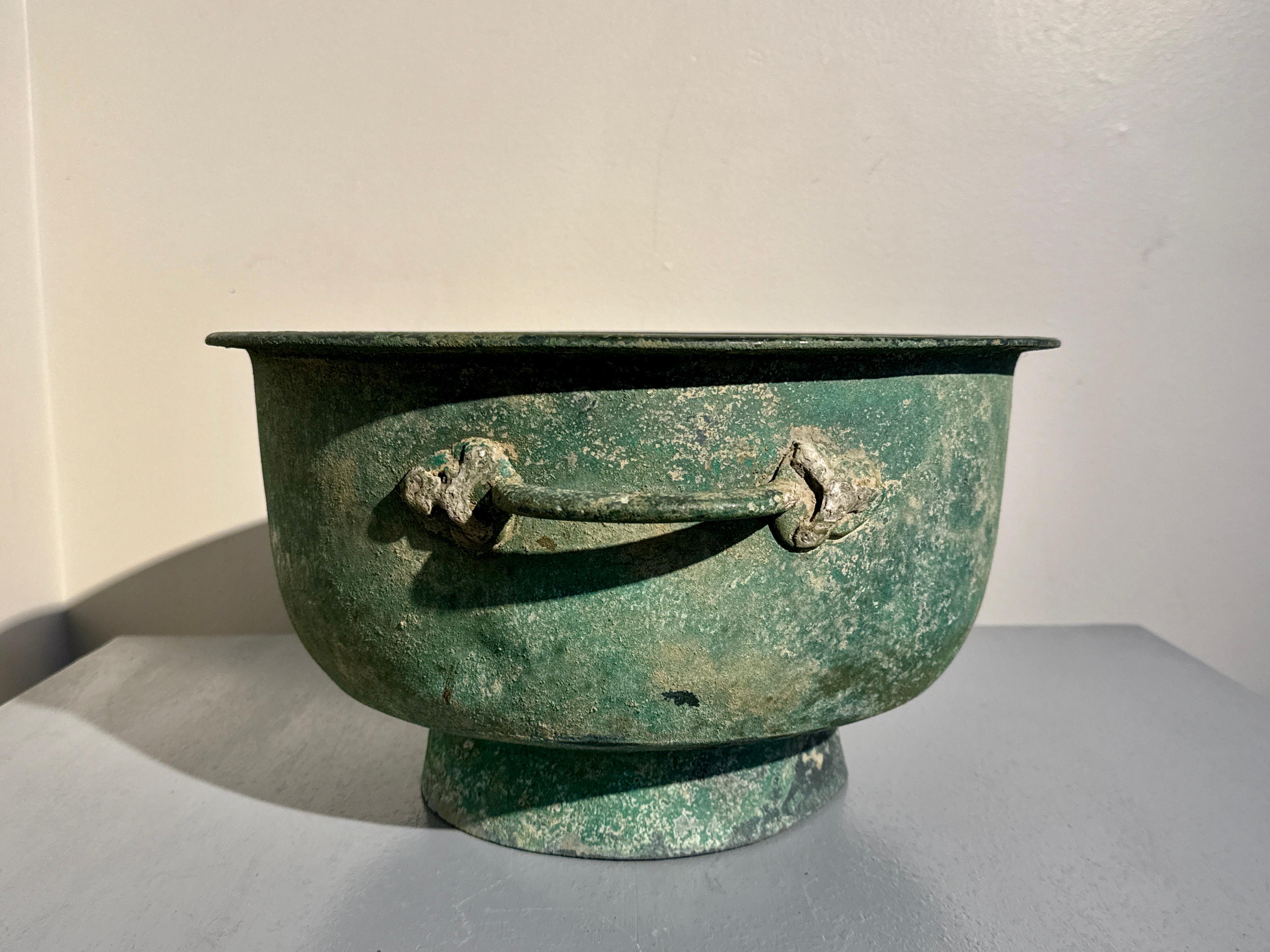 Large Korean Goryeo Bronze Basin w/ Handles, Goryeo Dynasty, 12th/14th century In Good Condition For Sale In Austin, TX