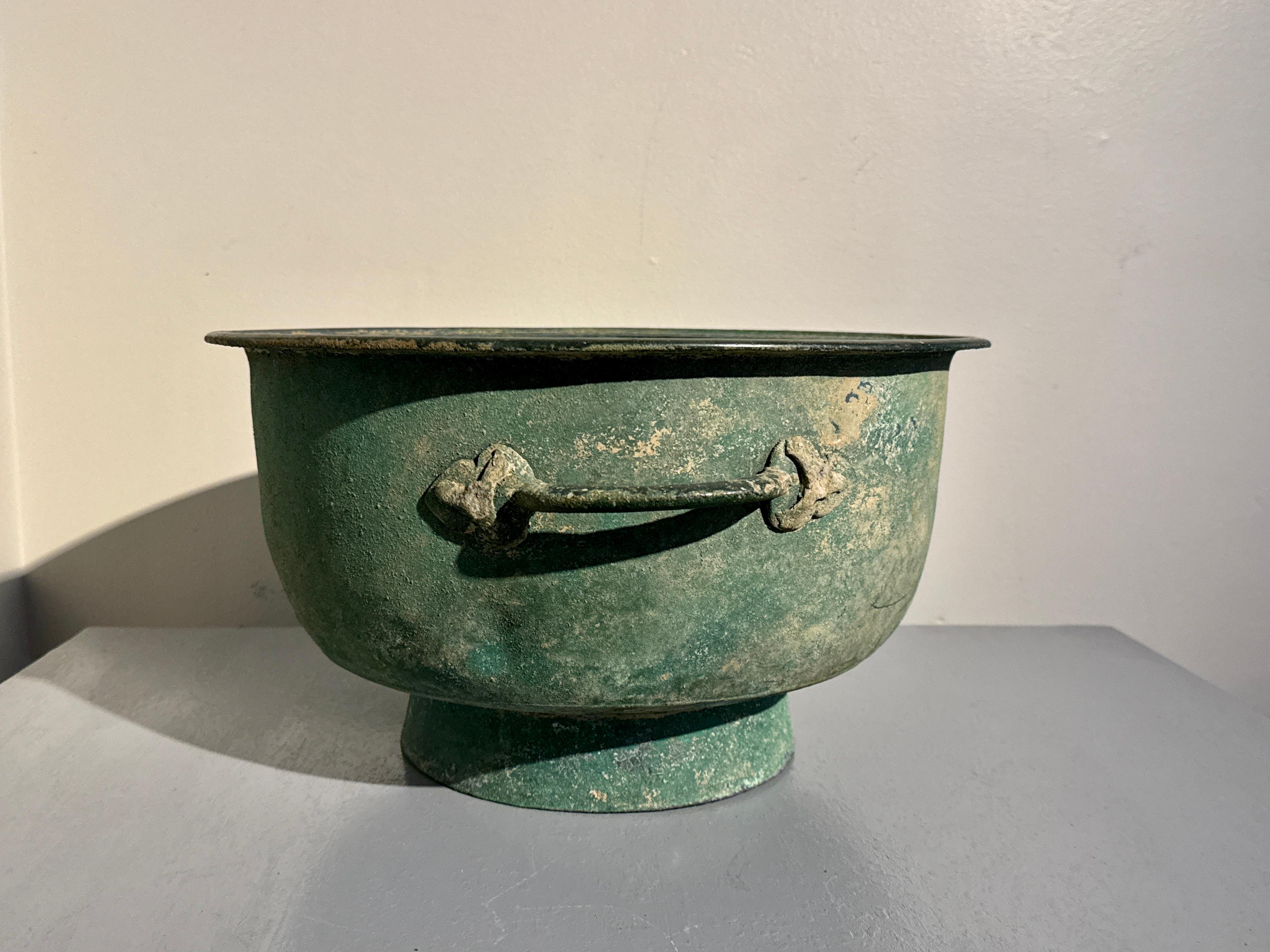 Large Korean Goryeo Bronze Basin w/ Handles, Goryeo Dynasty, 12th/14th century For Sale 1