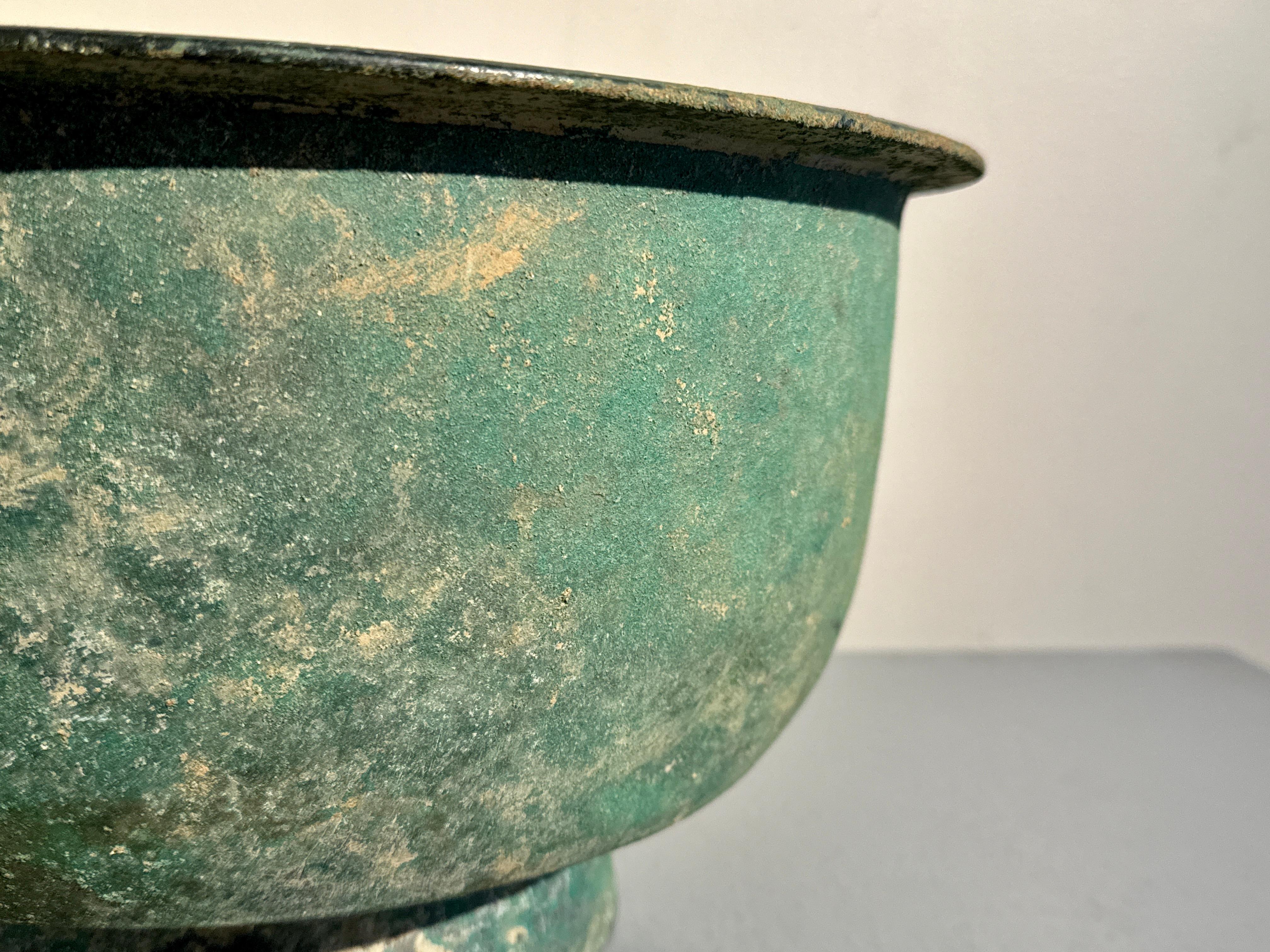 Large Korean Goryeo Bronze Basin w/ Handles, Goryeo Dynasty, 12th/14th century For Sale 3