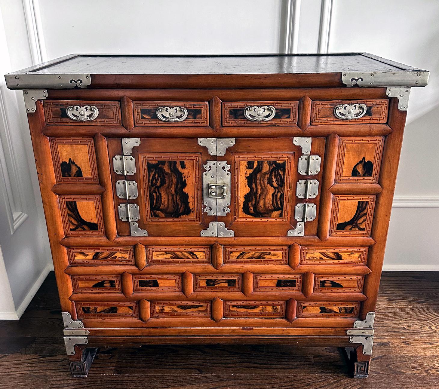 A finely crafted Korean Morijang chest dated to the late 19th century toward the end of Joseon Dynasty. 
