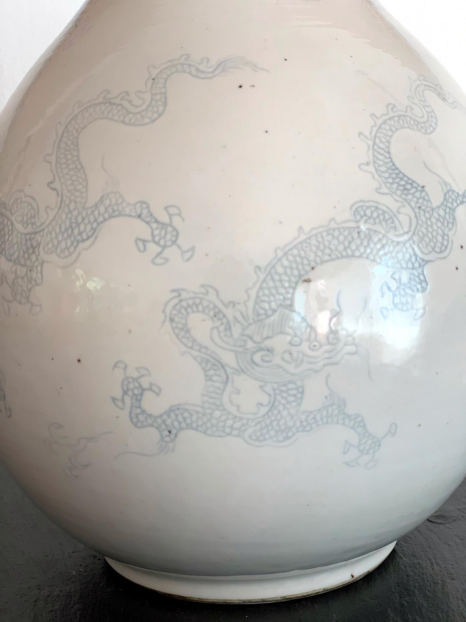 Large Korean White Dragon Vase Joseon Period In Good Condition In Atlanta, GA