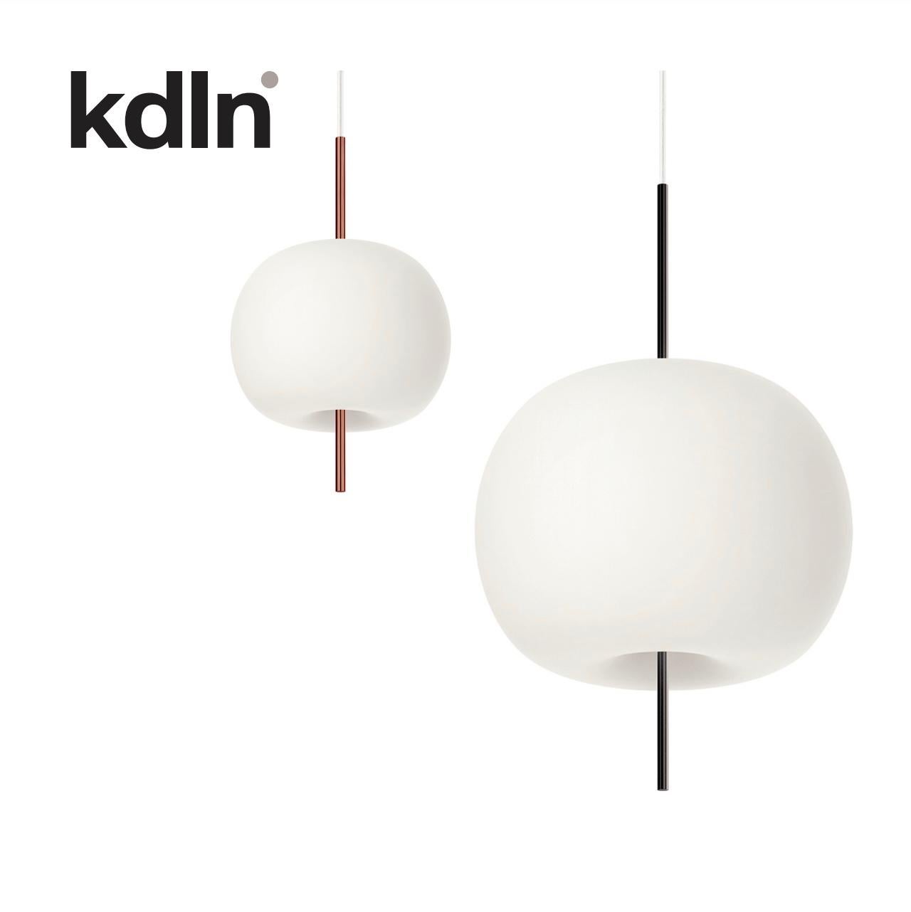 Grande lampe à suspensionushi en verre opalin et laiton pour KDLN en vente 1