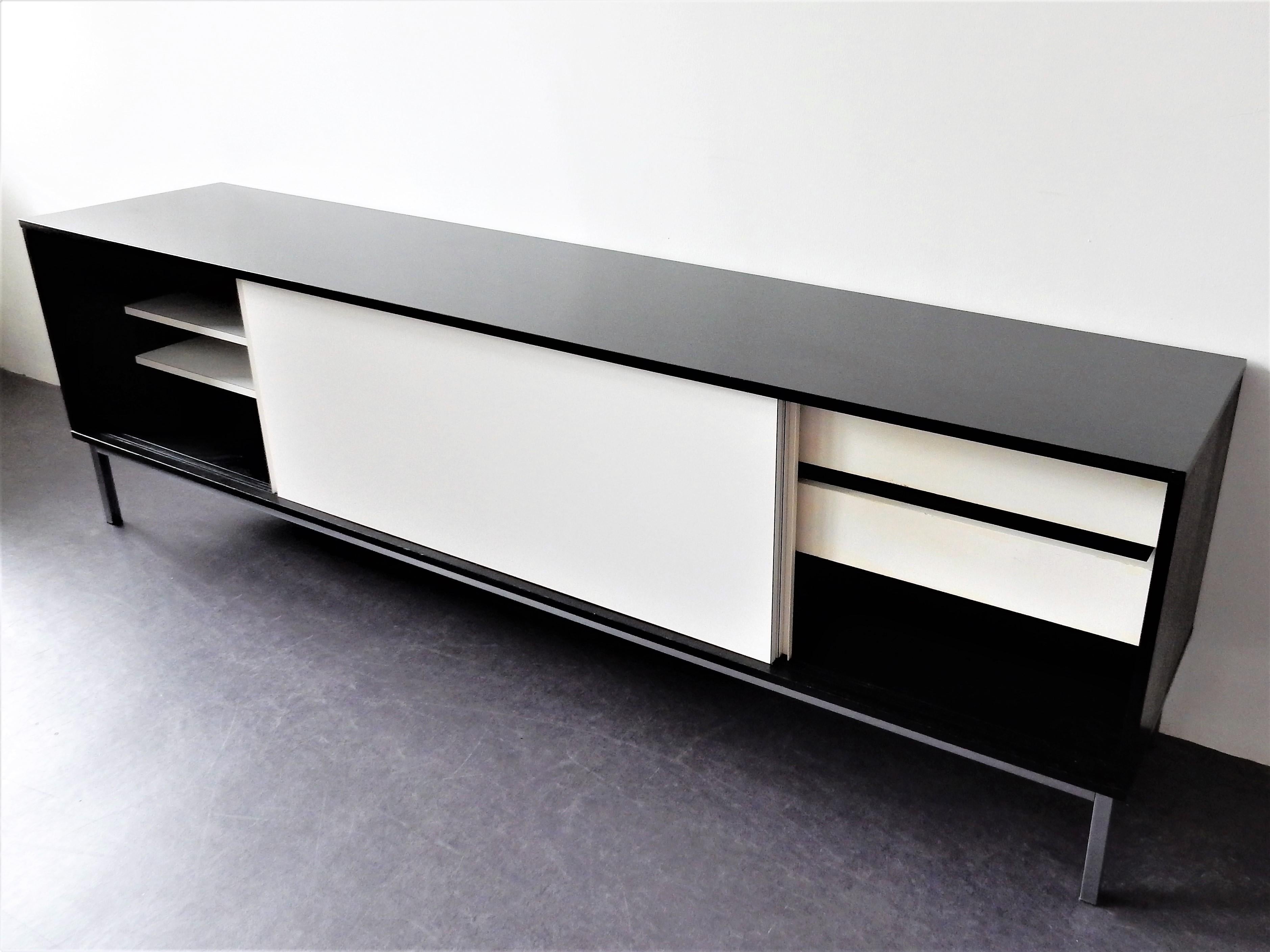 Mid-20th Century Large KW85 Sideboard by Martin Visser for 'T Spectrum, the Netherlands For Sale