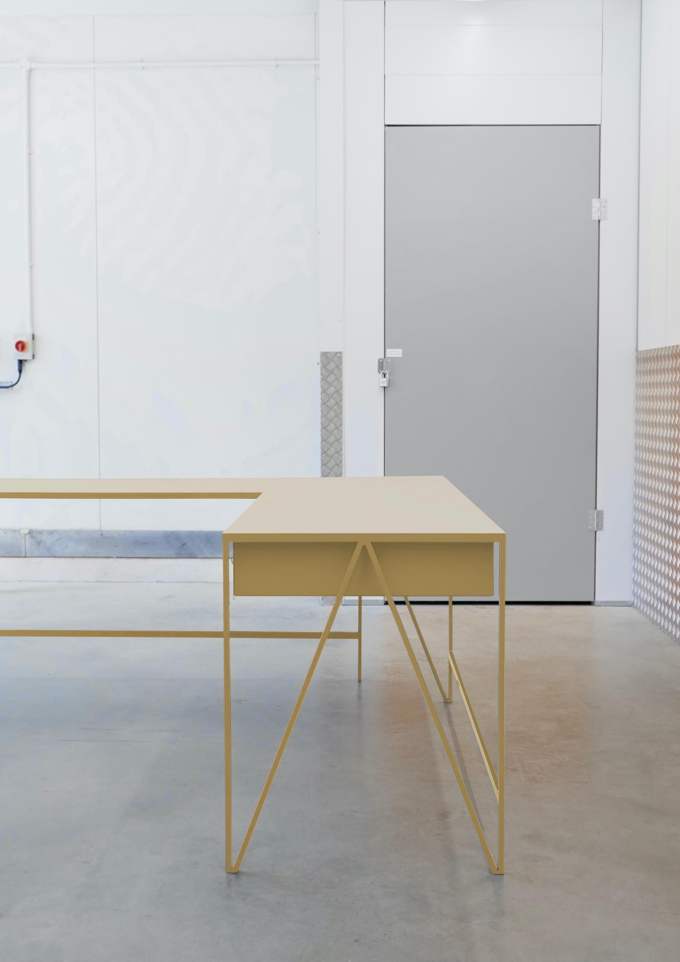 Anglais Grand bureau d'angle contemporain personnalisable en forme de L en vente