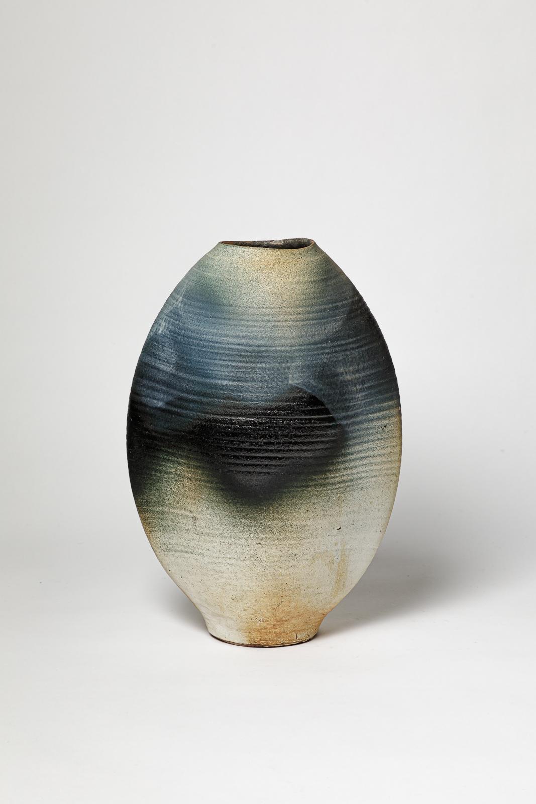 Bruno Hrdy - La Borne

Grand vase en céramique en grès bleu et blanc

Réalisé vers 1970

Signé par Brnuo Hrdy

original en parfait état

Hauteur 38 cm
Grand 26 cm
Profondeur 18 cm