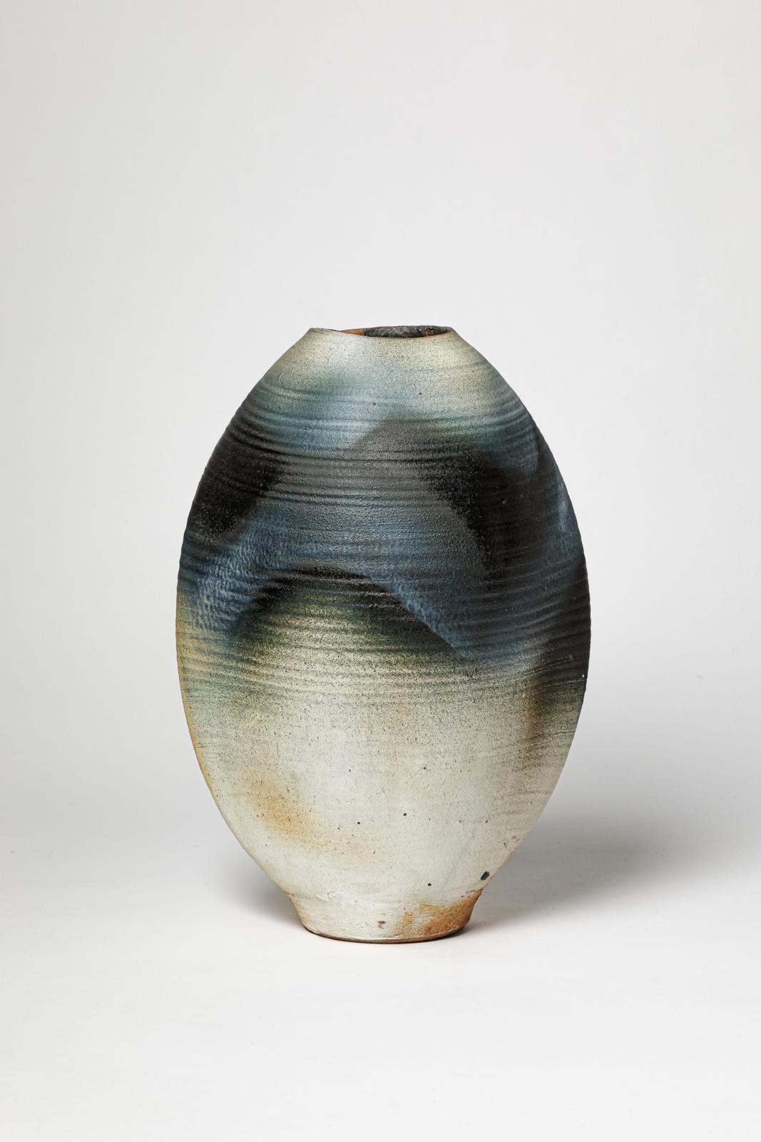 20ième siècle Grand vase La Borne en céramique bleu blanc design du 20ème siècle par Bruno Hrdy 1970 en vente