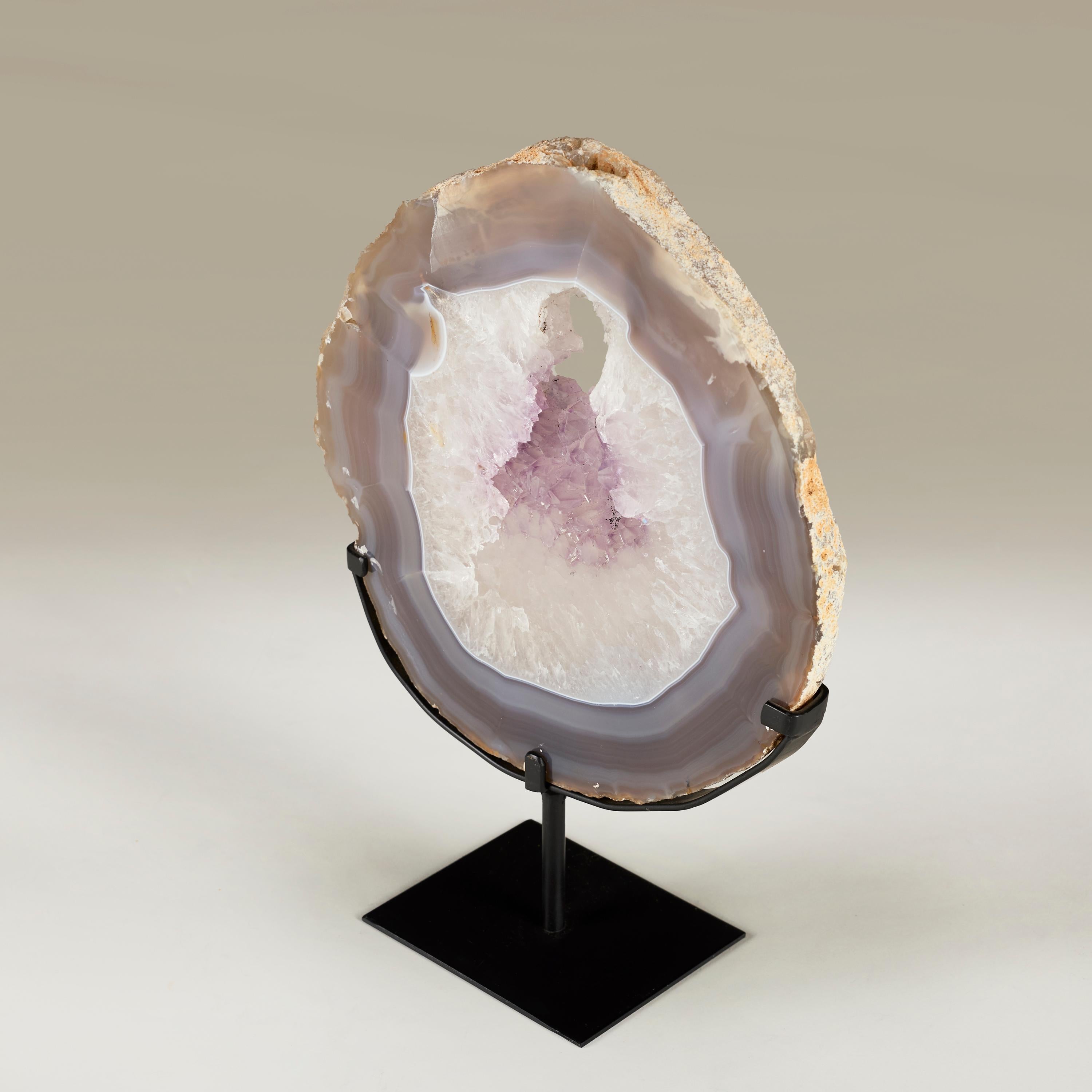 Brasiliano Large lace agate slice with quartz and amethyst centre