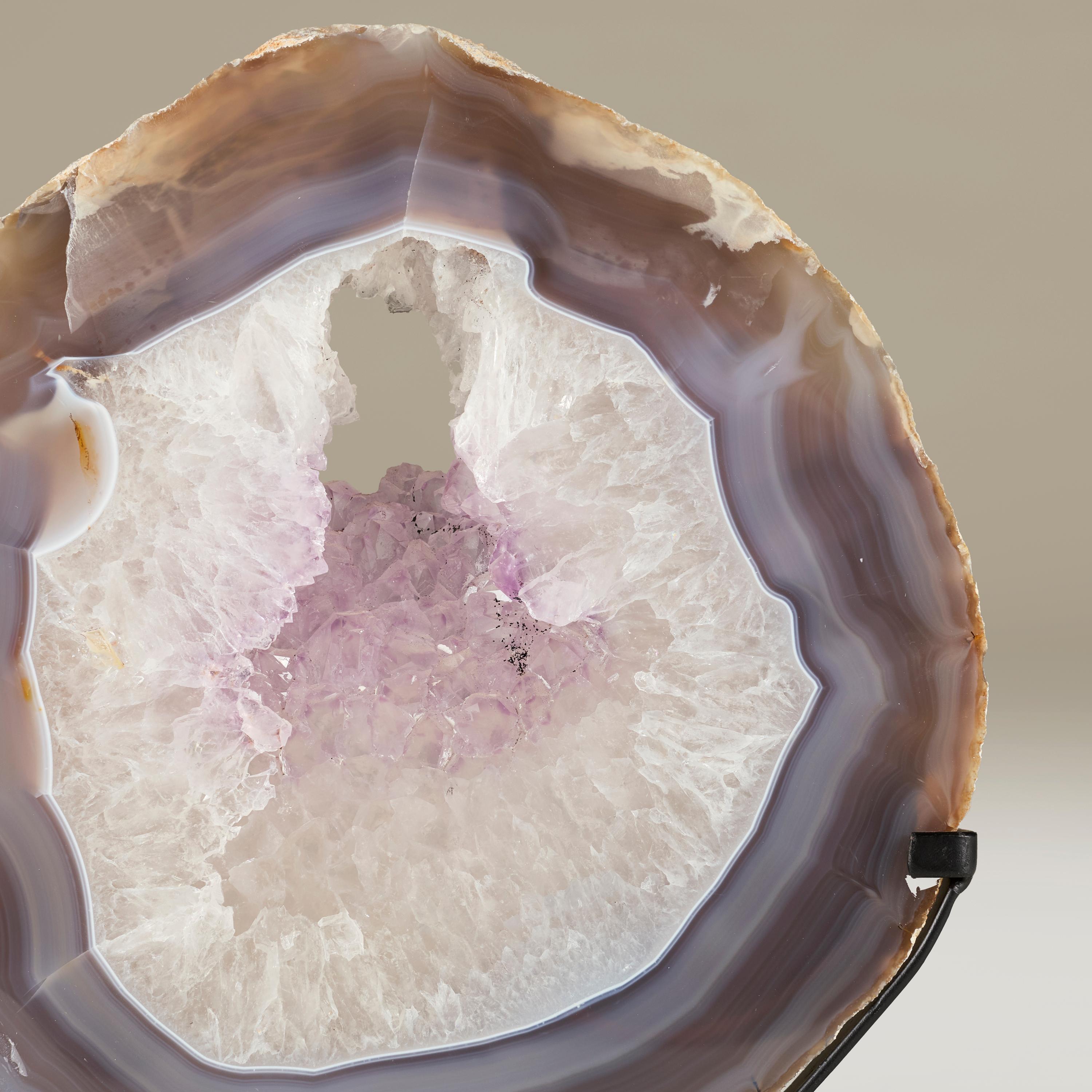 Large lace agate slice with quartz and amethyst centre 2
