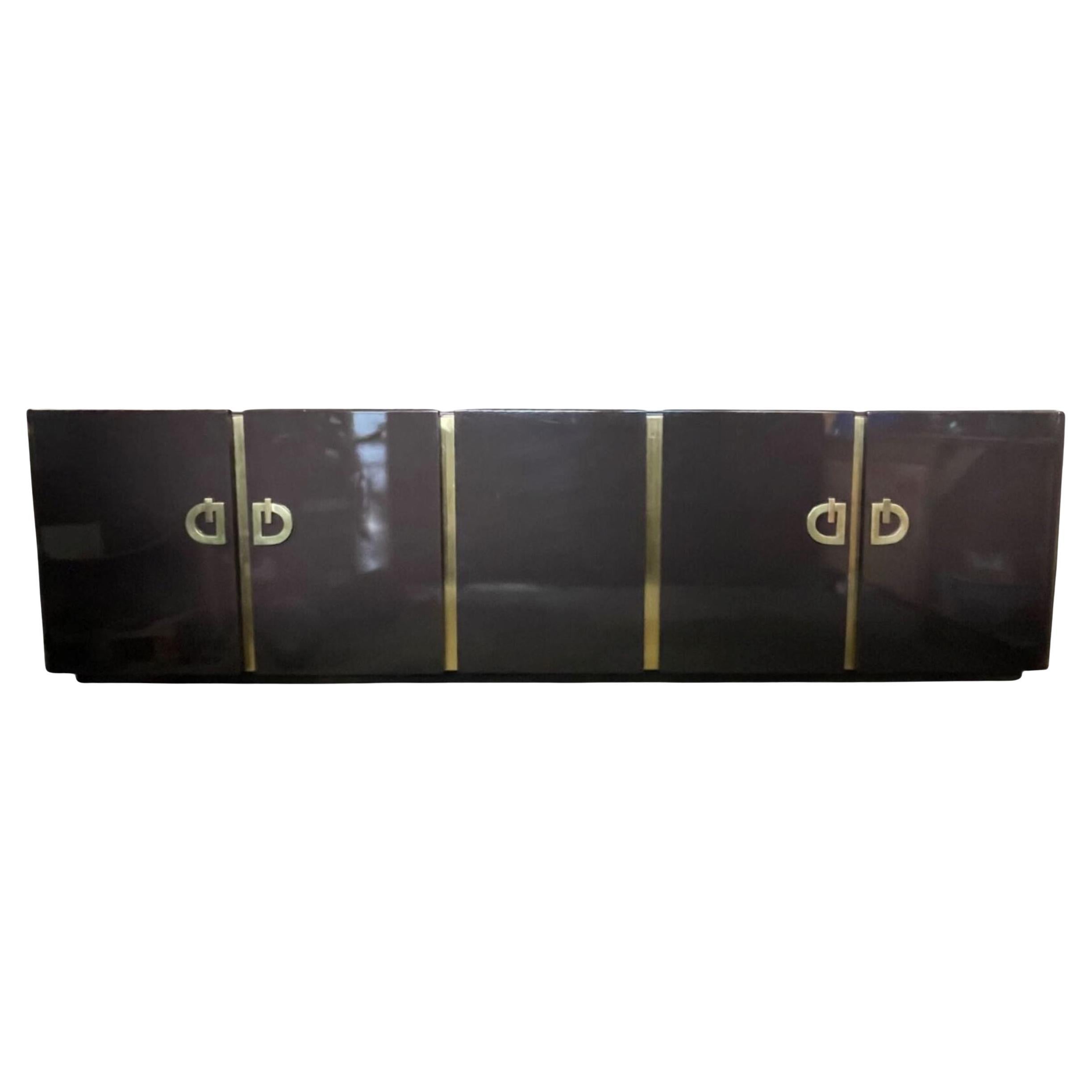 Grande credenza laccata e montata in ottone di Pierre Cardin. Circa anni '60.