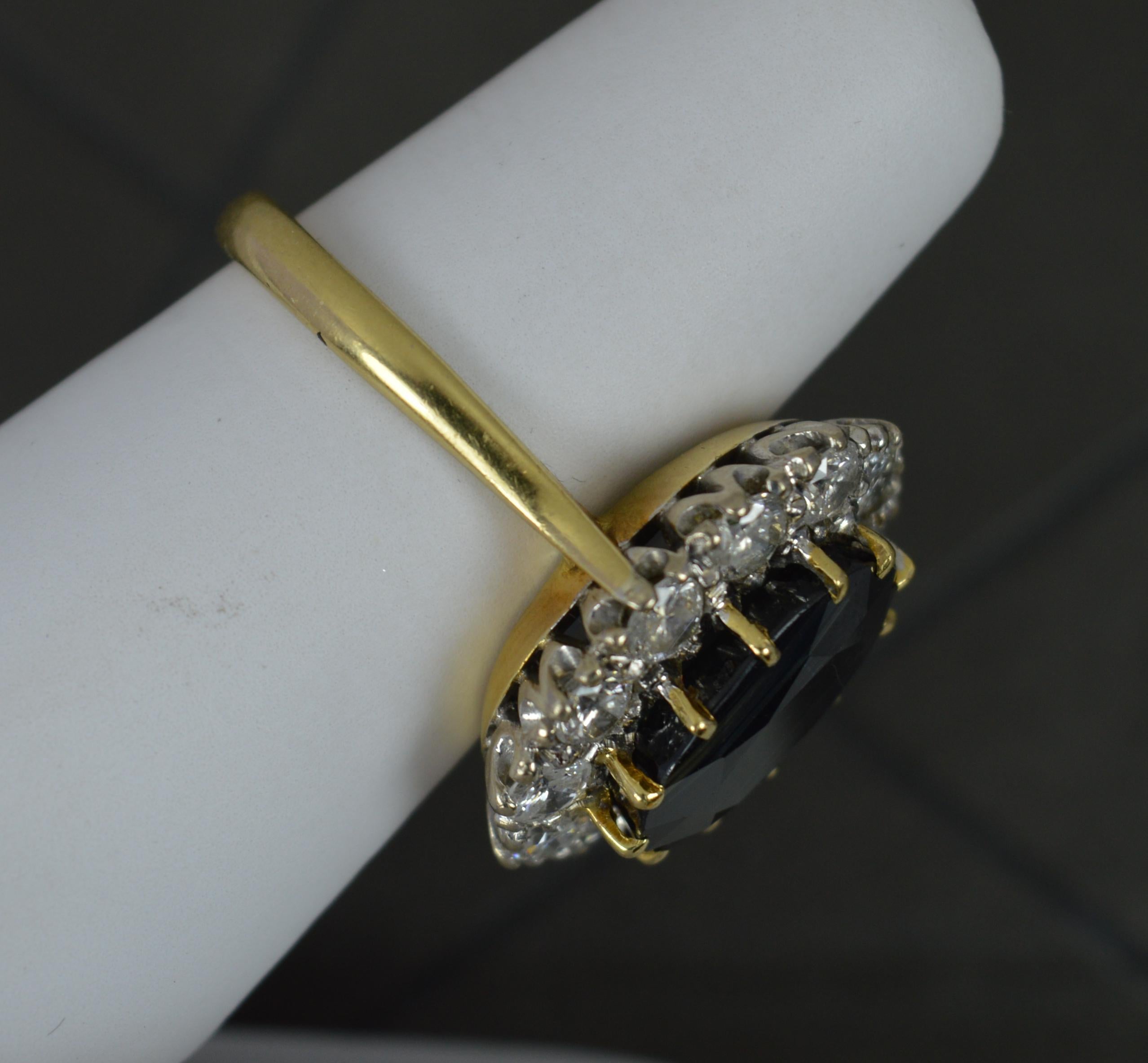 Großer Lady Diana Design 18 Karat Gold Cluster-Ring mit Saphir und 1,5 Karat Diamant im Angebot 5