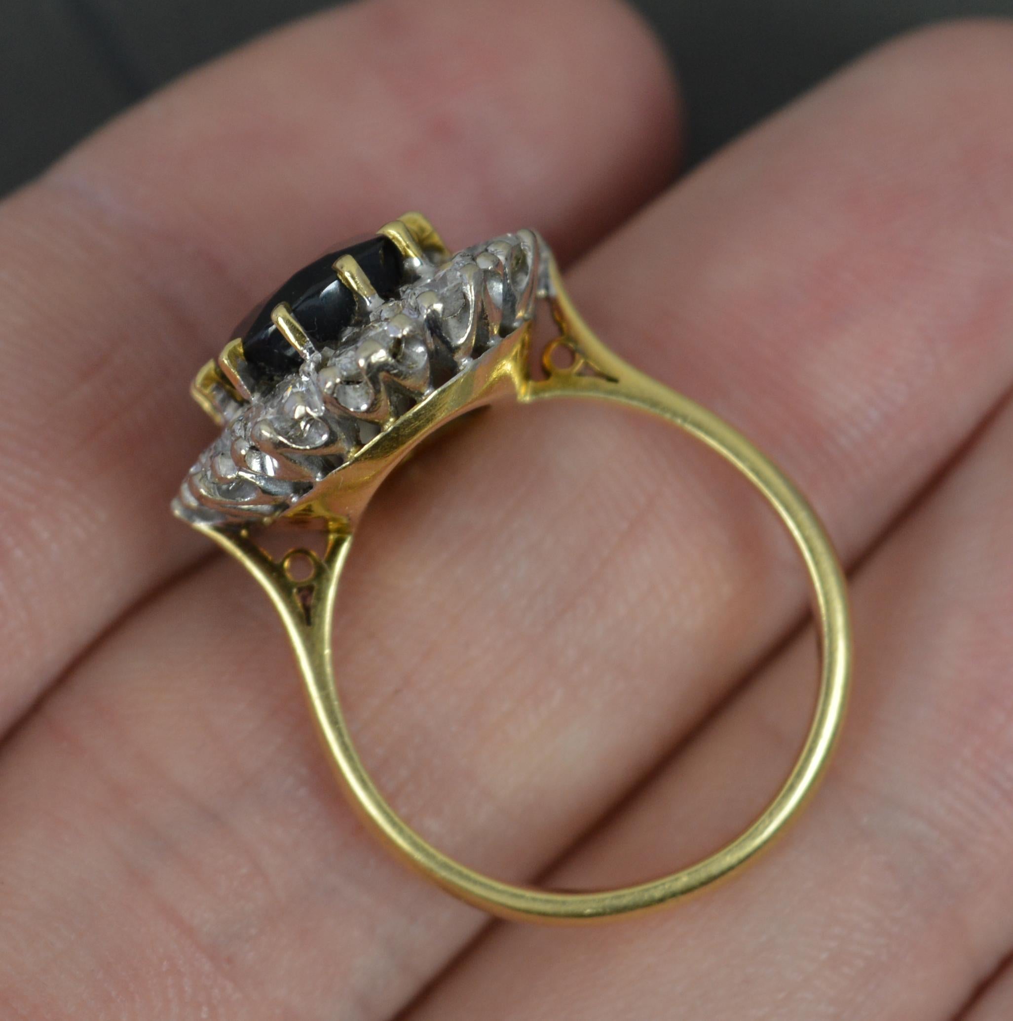 Großer Lady Diana Design 18 Karat Gold Cluster-Ring mit Saphir und 1,5 Karat Diamant (Ovalschliff) im Angebot