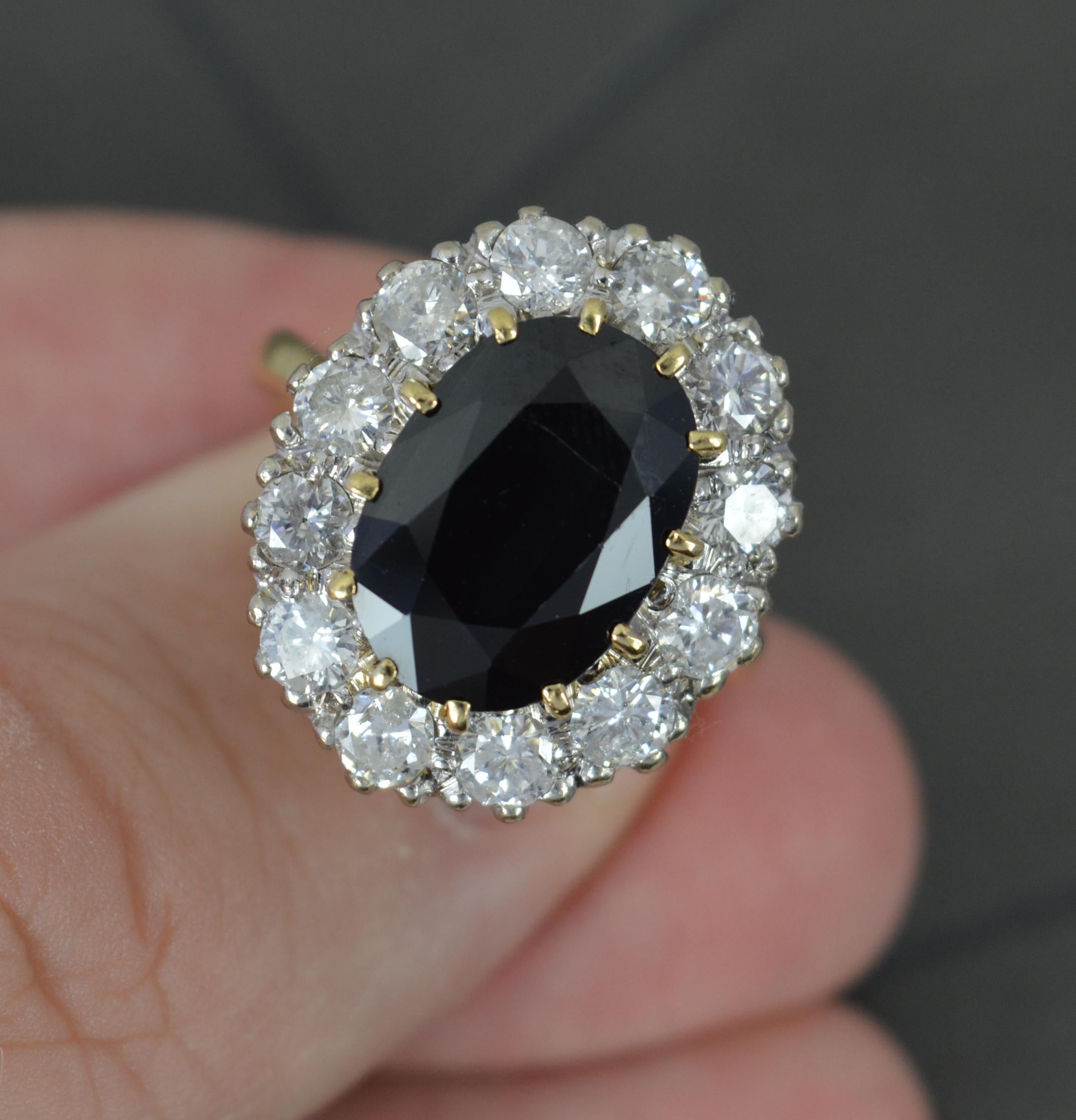 Großer Lady Diana Design 18 Karat Gold Cluster-Ring mit Saphir und 1,5 Karat Diamant Damen im Angebot