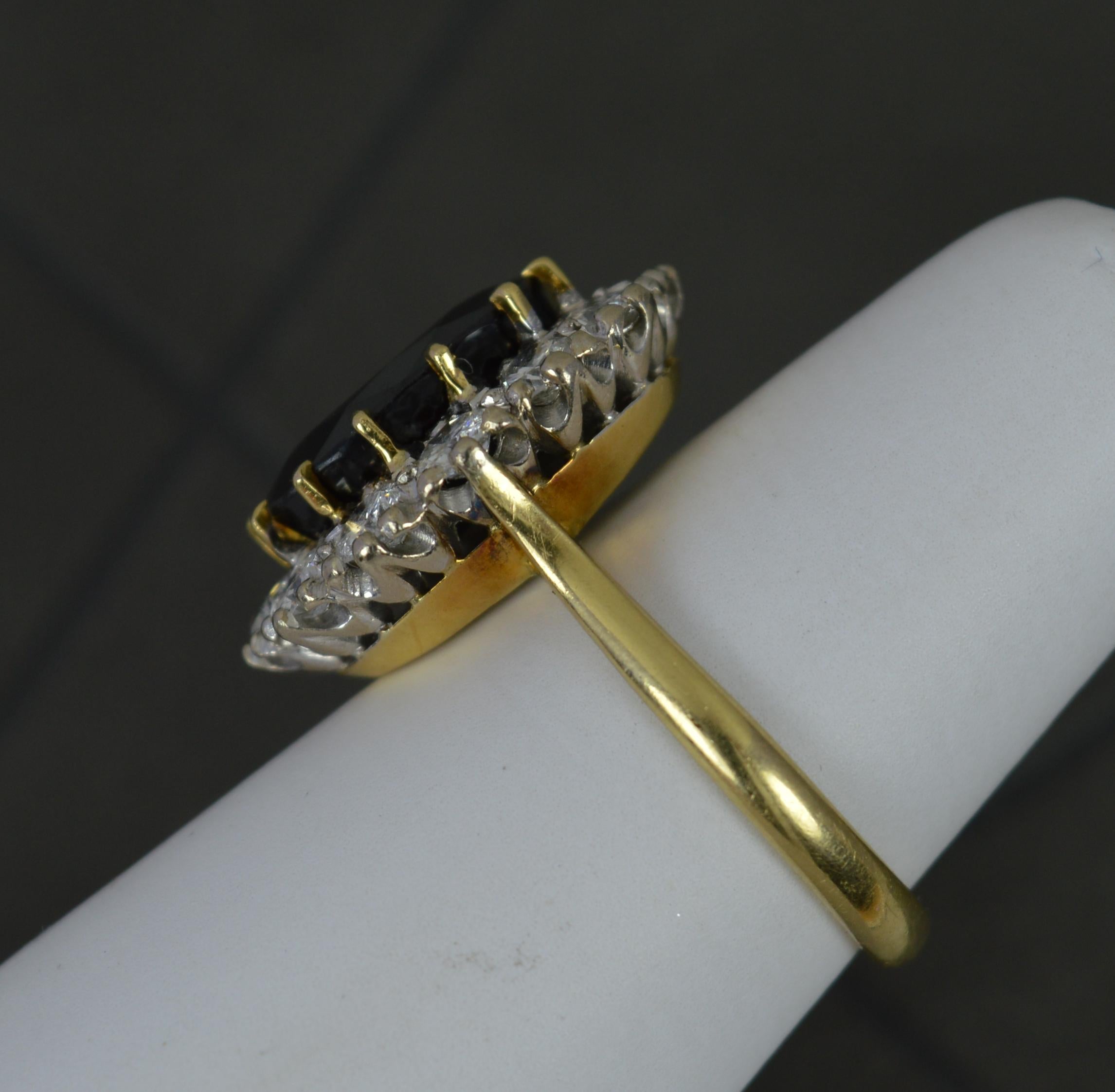 Großer Lady Diana Design 18 Karat Gold Cluster-Ring mit Saphir und 1,5 Karat Diamant im Angebot 3