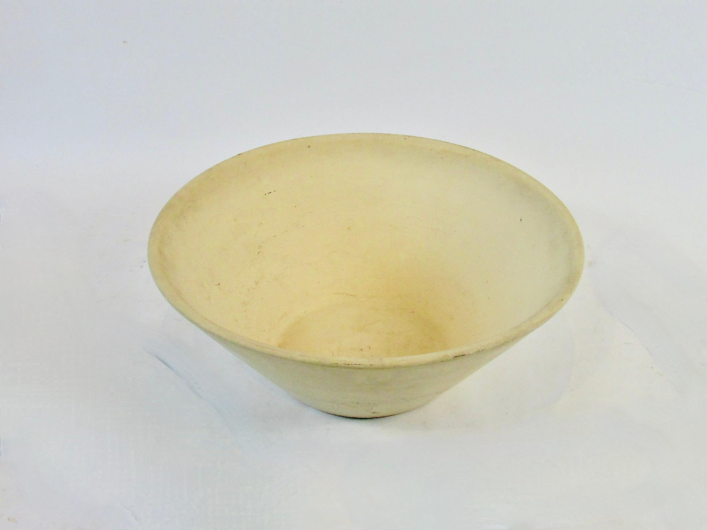 American Large Lagardo Tackett Architectural Pottery planter pot  in bisque finish For Sale