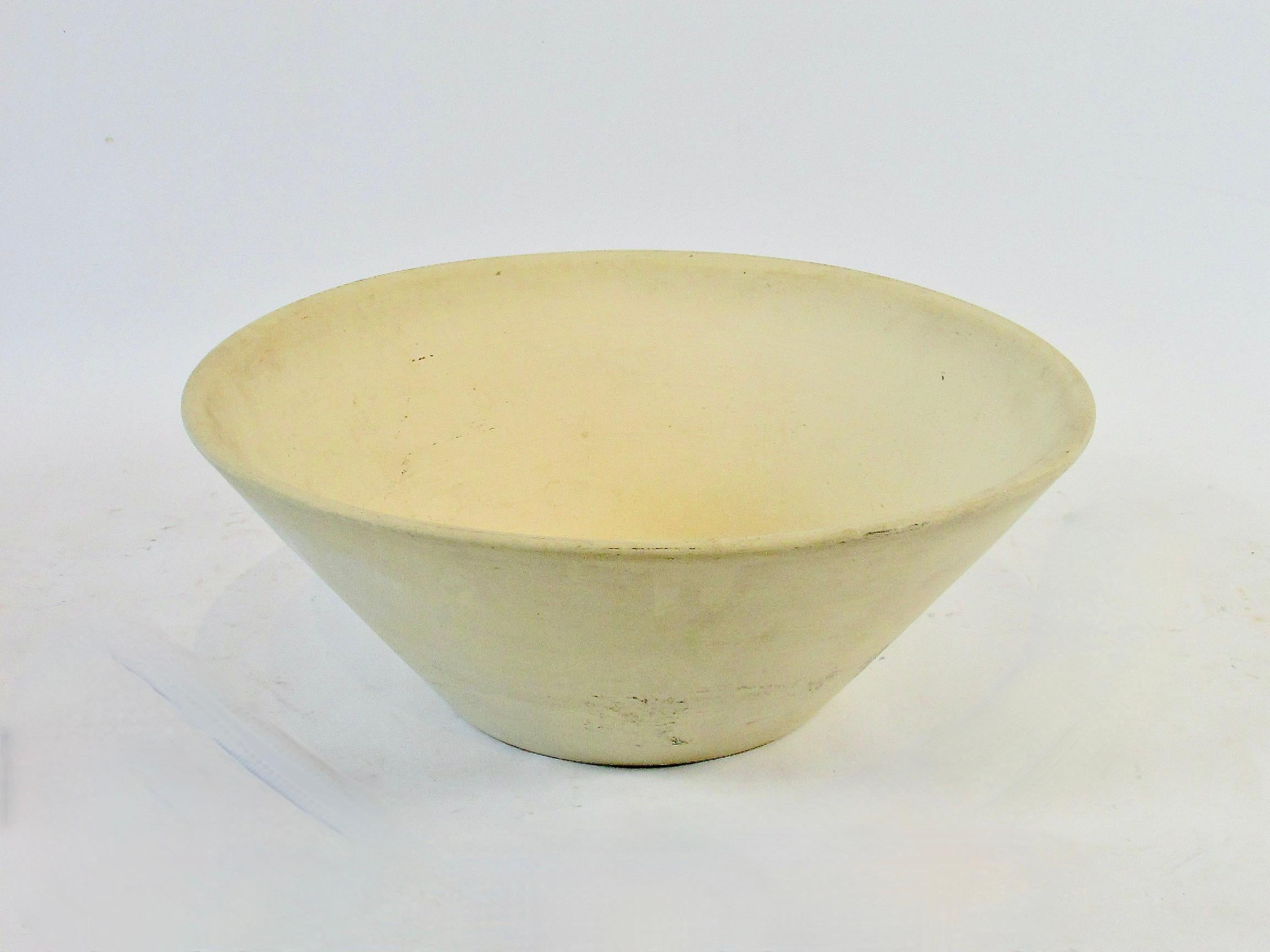 Large Lagardo Tackett Architectural Pottery planter pot  in bisque finish In Good Condition For Sale In Ferndale, MI