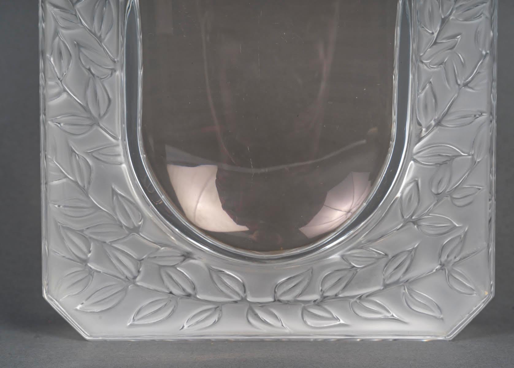 Mid-Century moderno Grande bottiglia di profumo Lalique, Fleur de Cristal, 20° secolo. in vendita
