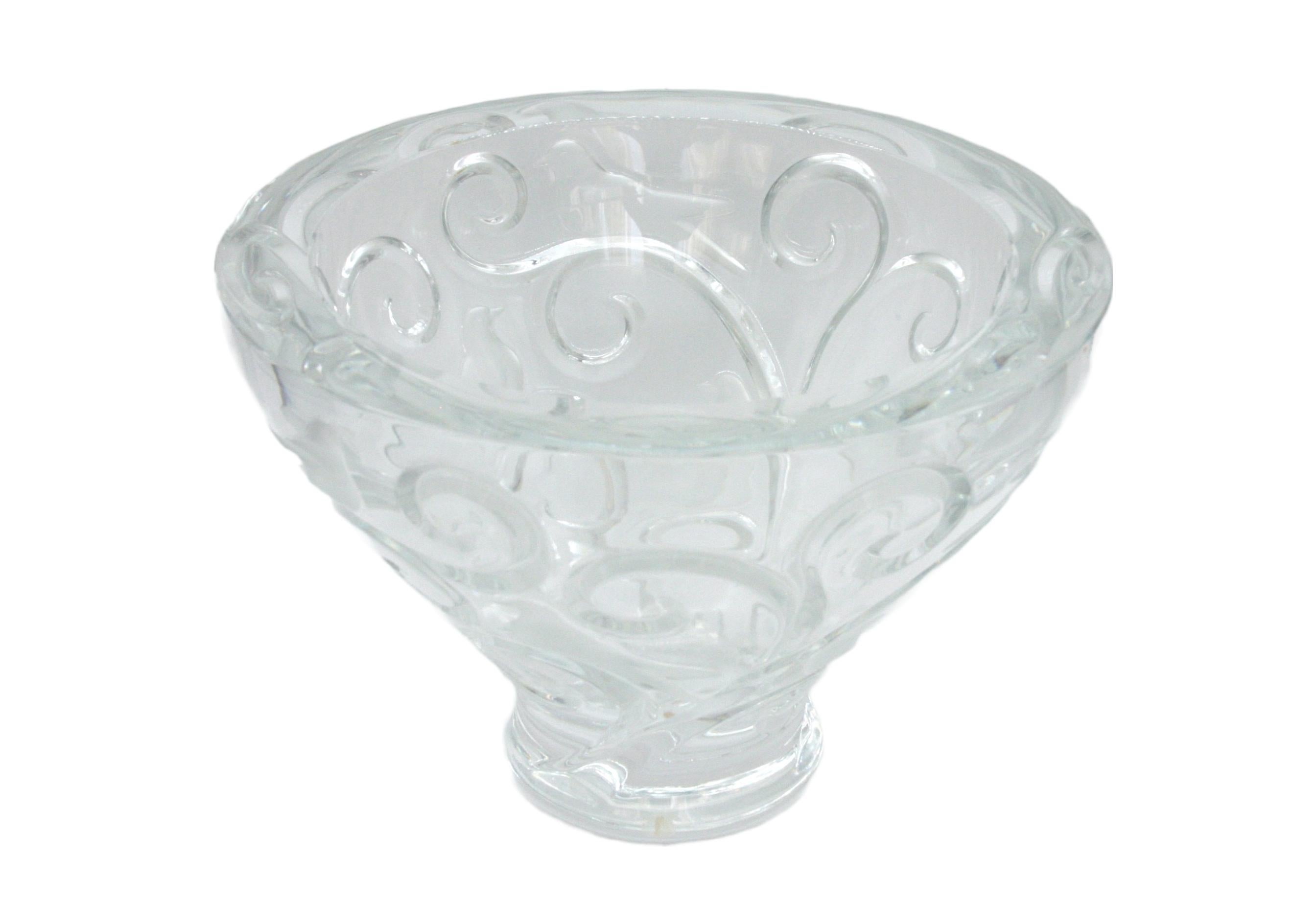 Beautifully hand crafted Lalique centerpiece decorative bowl in a wide open 