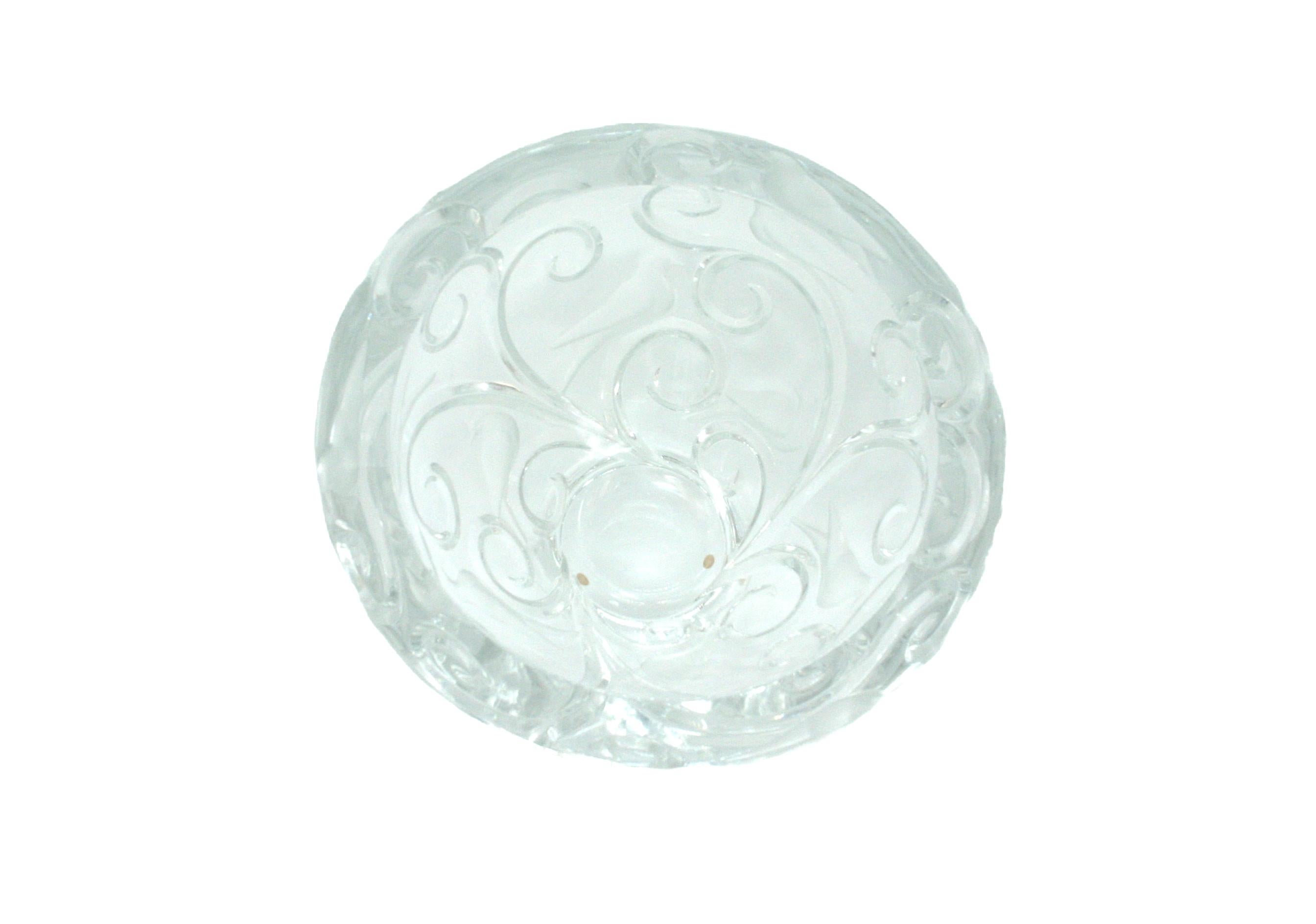 Large Lalique Crystal Bowl Centerpiece In Good Condition For Sale In Tarry Town, NY