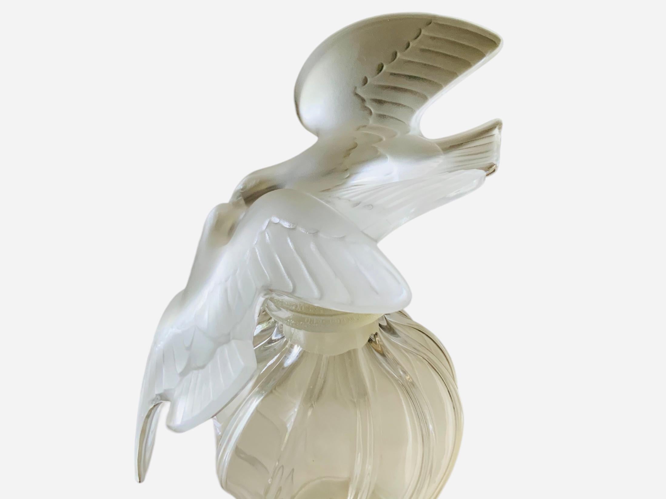 Large Lalique Crystal Perfume Bottle Of L’Air Du Temps In Good Condition In Guaynabo, PR