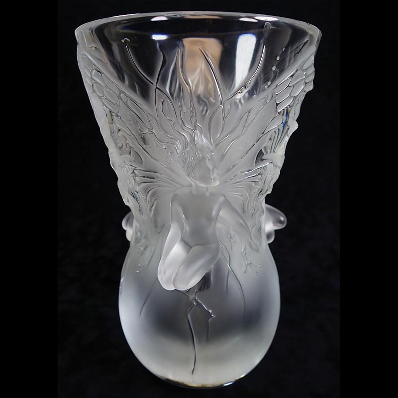 Offering this tremendous, signed and numbered Lalique 