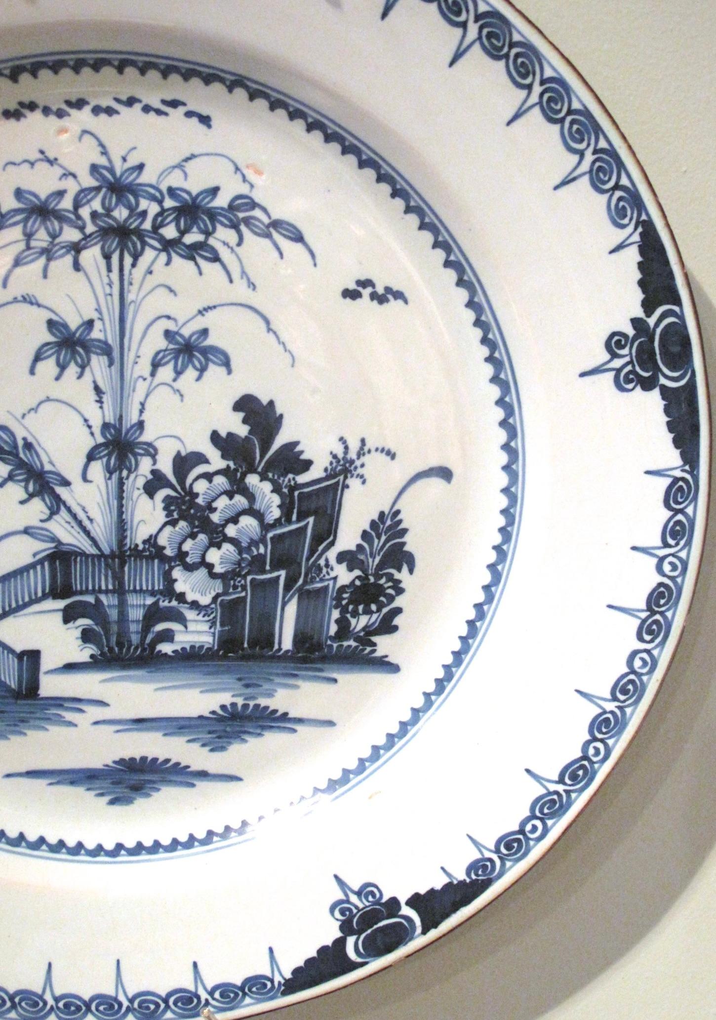 Large Lambeth 18th Century English Delft Charger In Good Condition For Sale In Free Union, VA