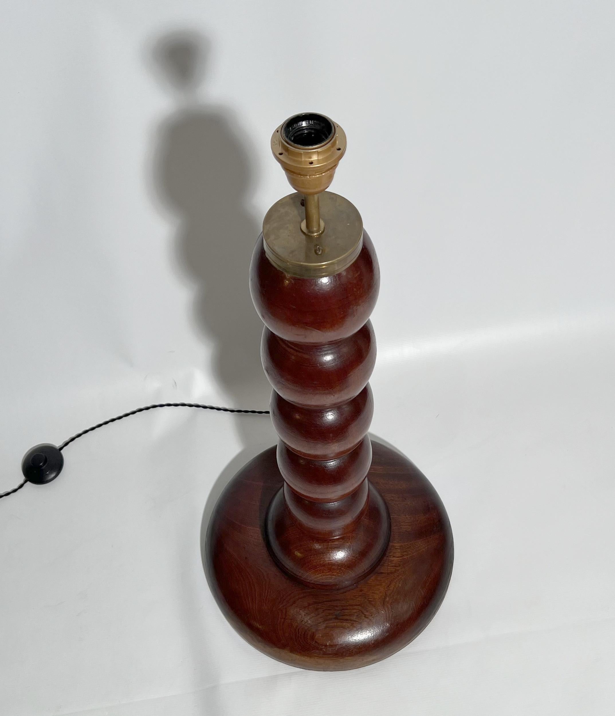 Large lamp base in turned wood attributed to Charles Dudouyt, France circa 1940 In Good Condition For Sale In Paris, FR