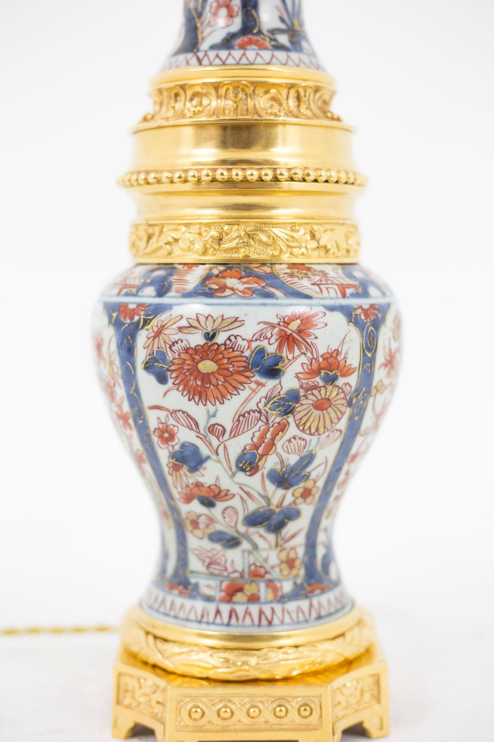 Large Lamp in Imari Porcelain and Gilt Bronze, circa 1880 For Sale 4