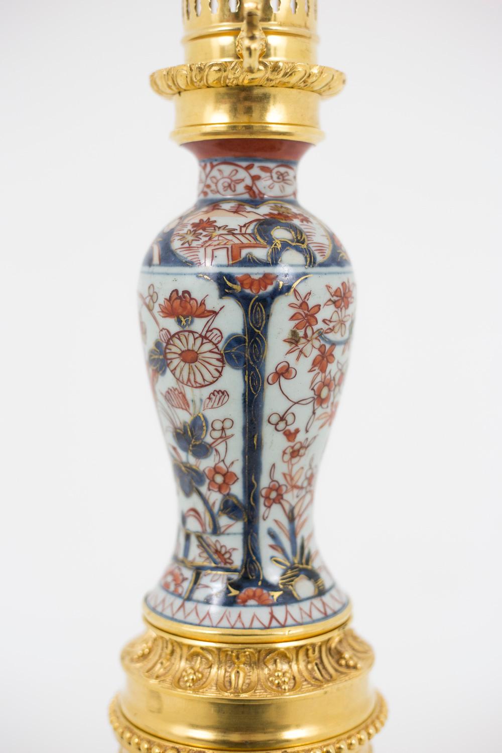 Grande lampe en porcelaine d'Imari et bronze doré:: vers 1880 Bon état - En vente à Saint-Ouen, FR